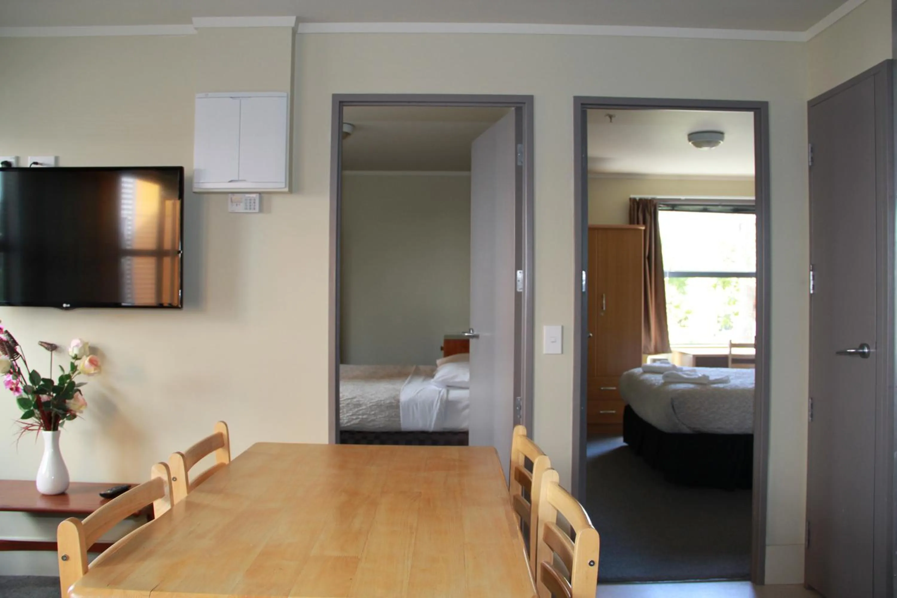 Living room, Bed in Nikau Apartments
