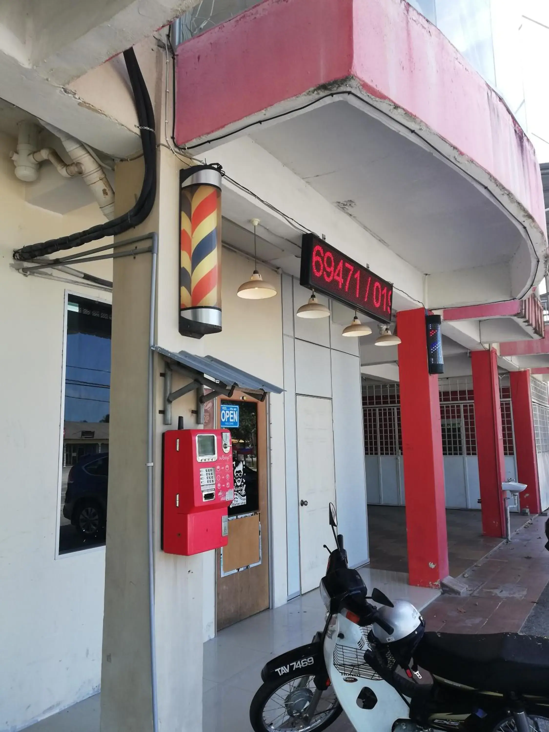 Facade/entrance in Daisyinn Budget Hotel Kuala Terengganu Facade/entrance in Daisyinn Budget Hotel Kuala Terengganu