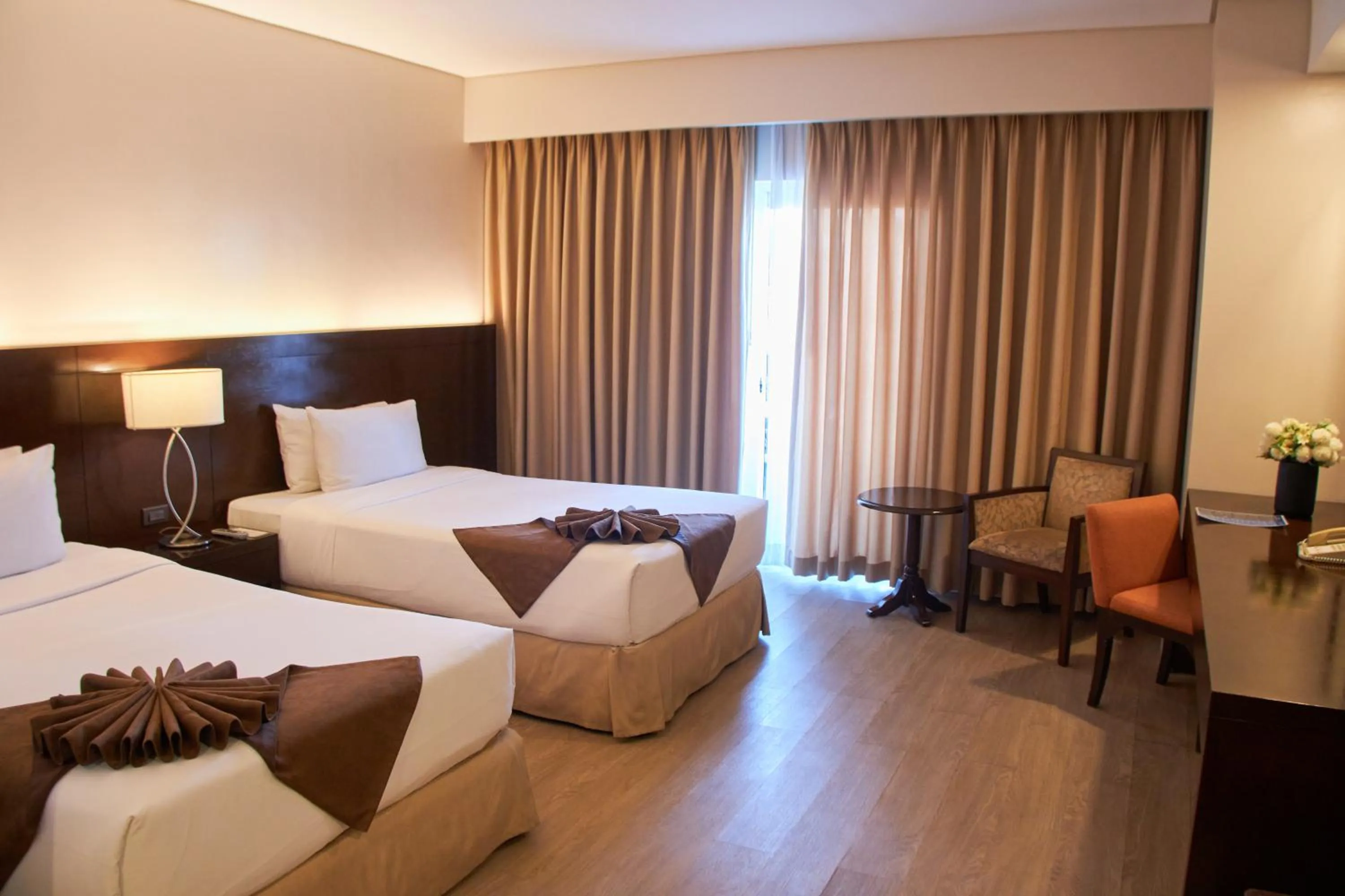 Bedroom, Bed in Harolds Hotel Cebu