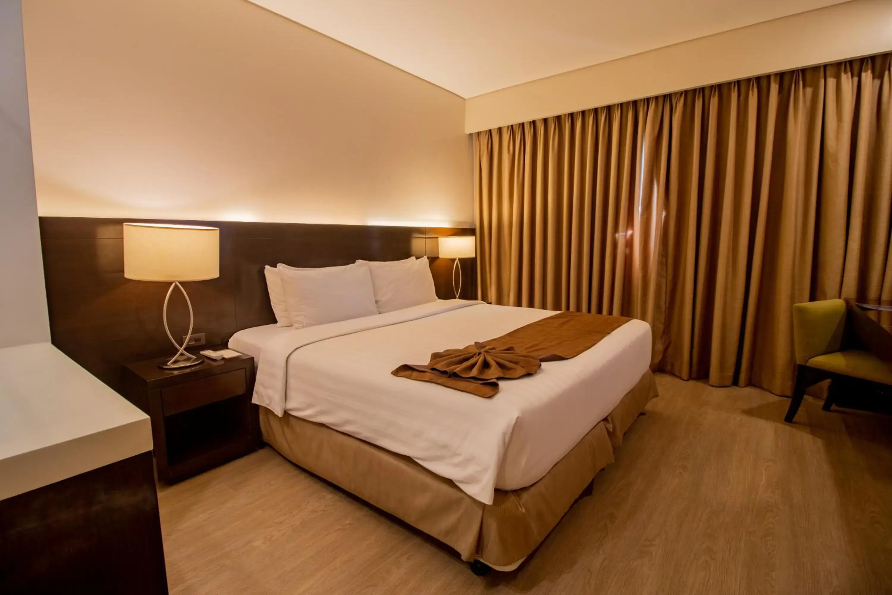 Bedroom, Bed in Harolds Hotel Cebu Bedroom, Bed in Harolds Hotel Cebu