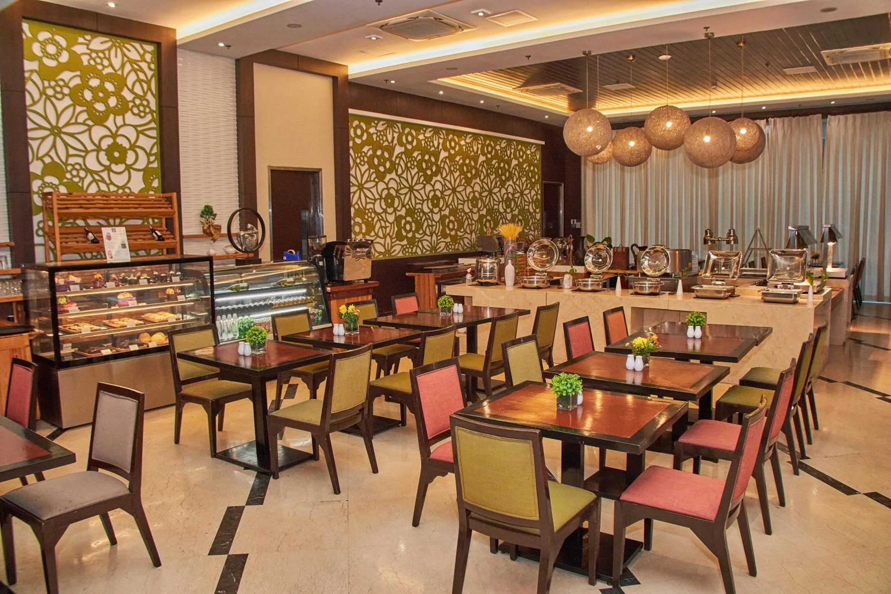 Restaurant/places to eat in Harolds Hotel Cebu