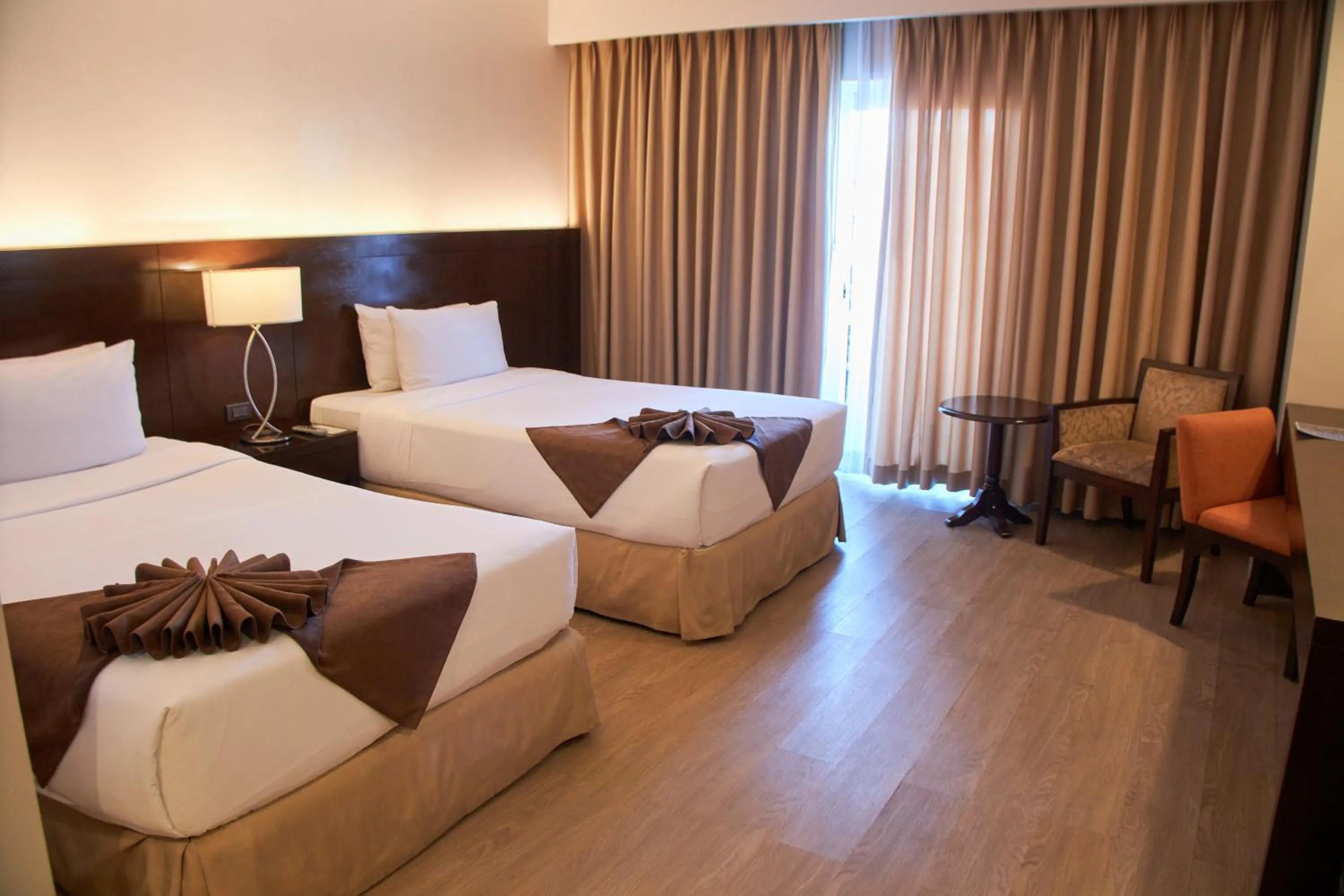 Bedroom, Bed in Harolds Hotel Cebu