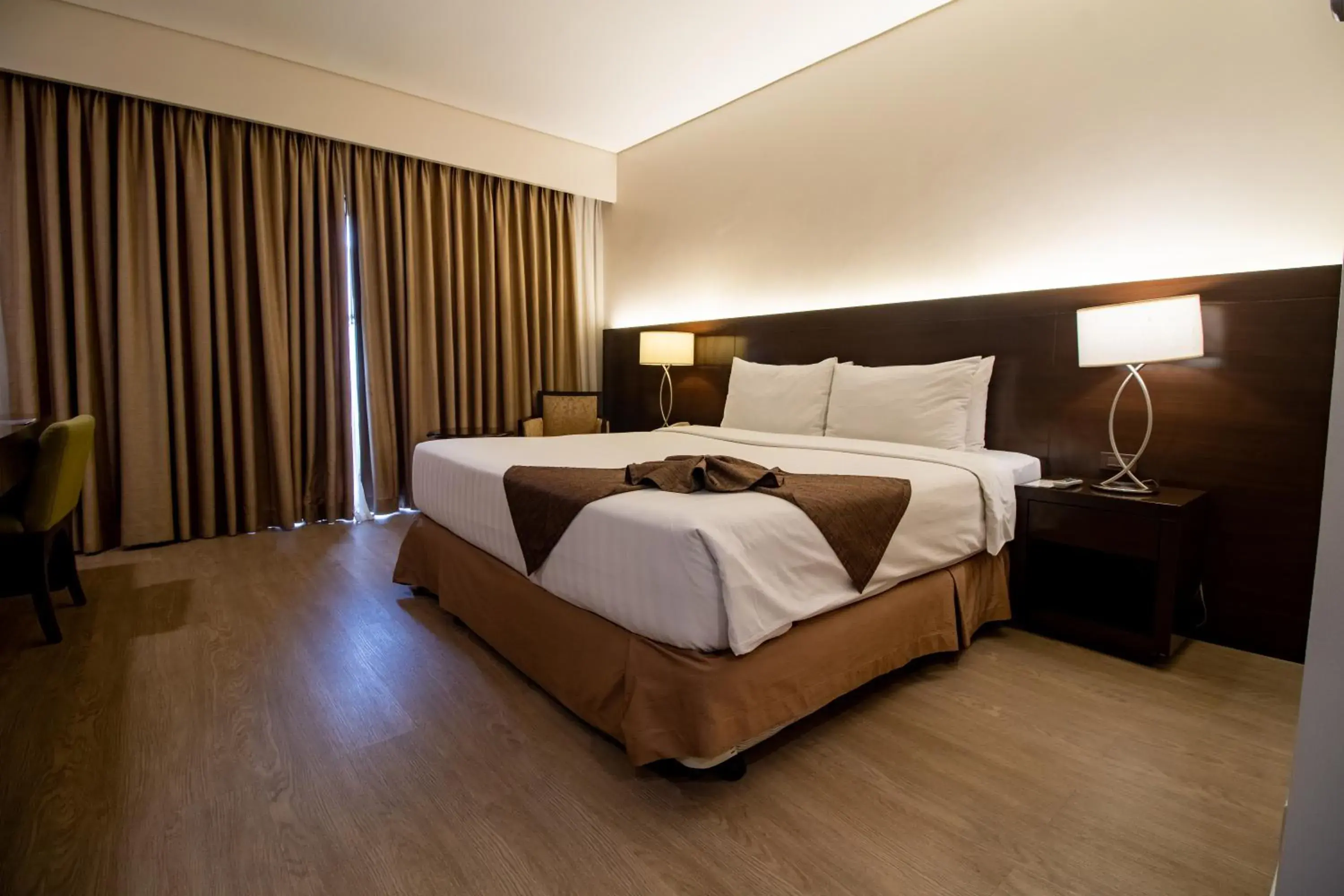 Bedroom, Bed in Harolds Hotel Cebu Bedroom, Bed in Harolds Hotel Cebu