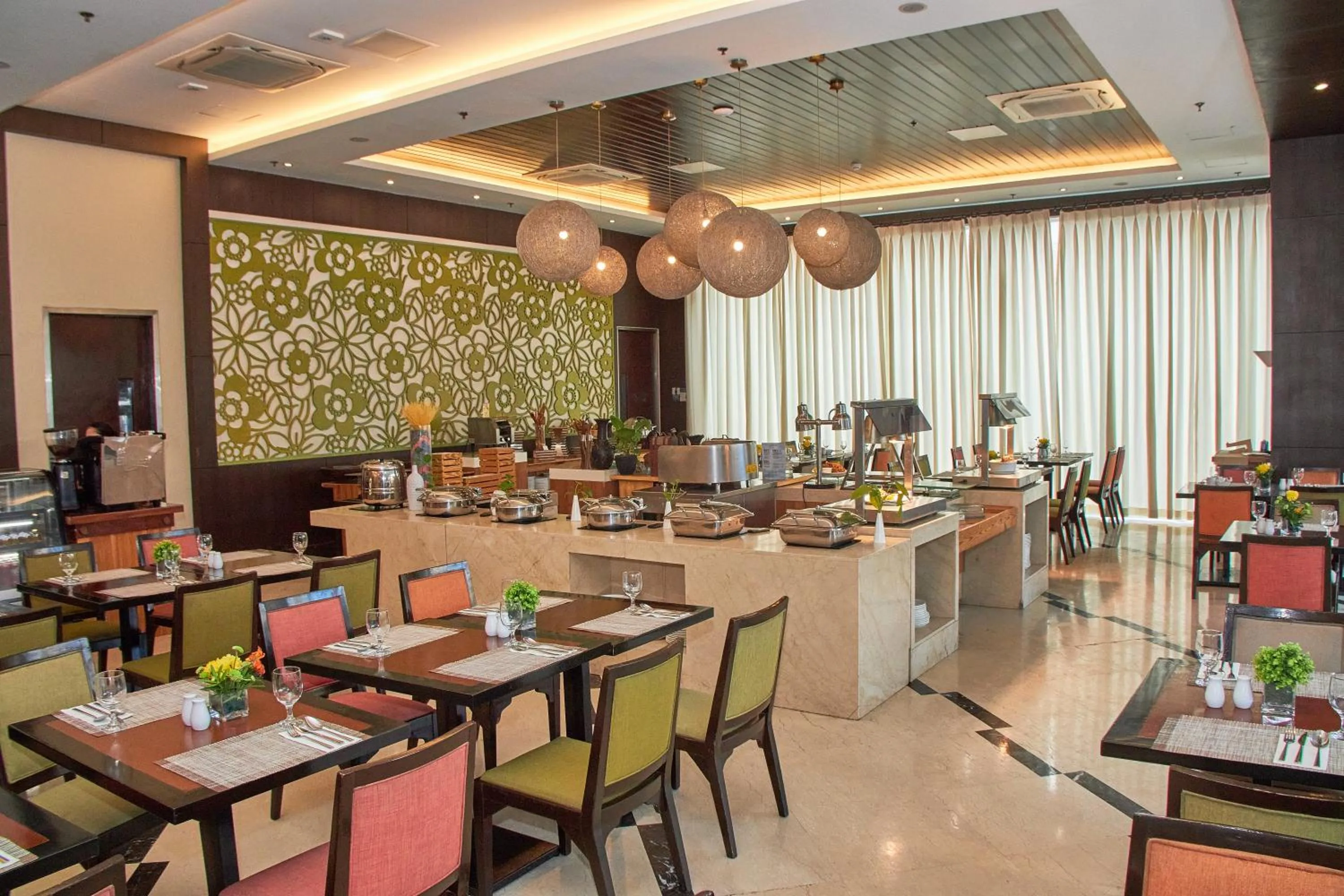 Restaurant/places to eat in Harolds Hotel Cebu