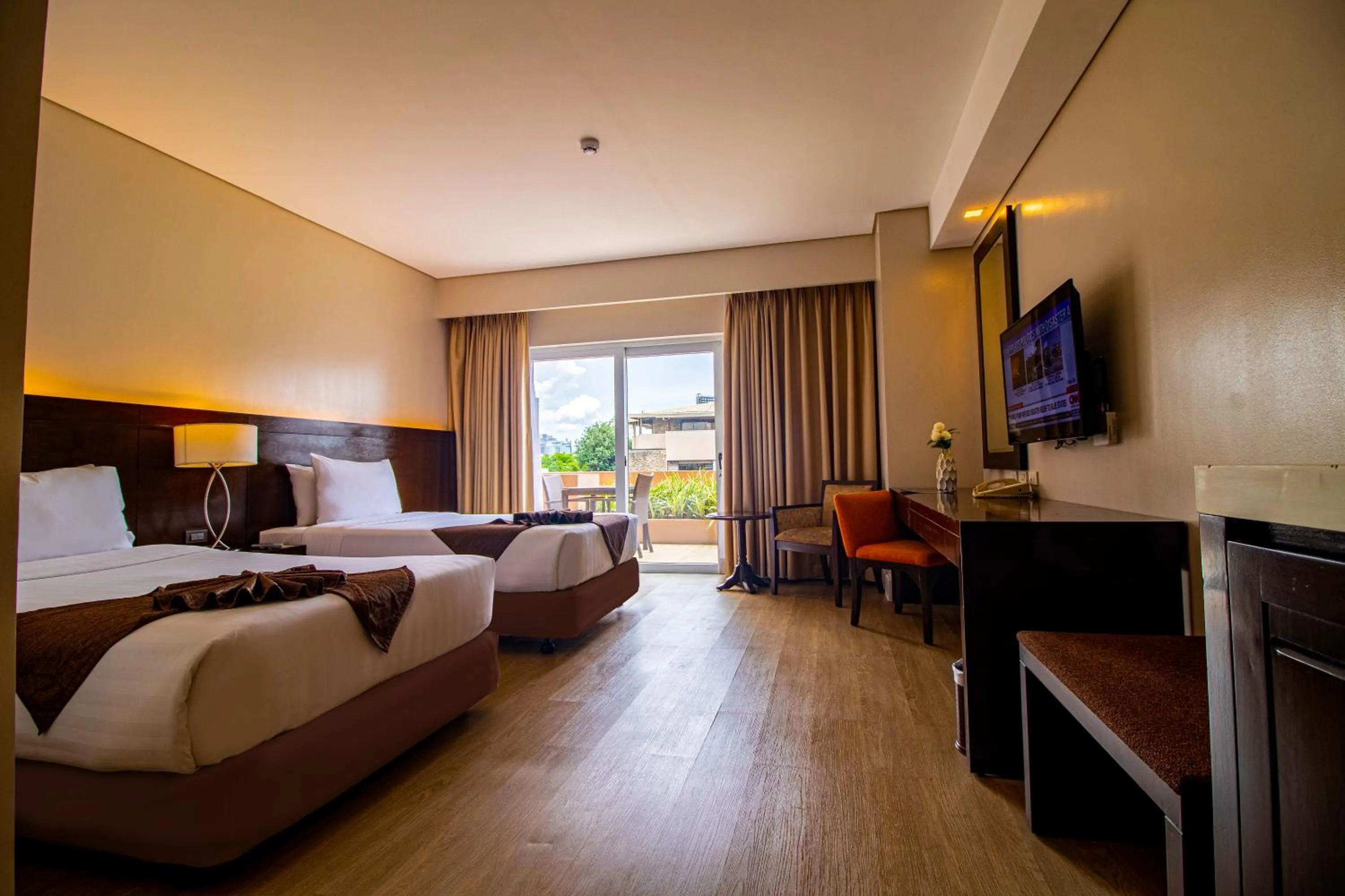 Bedroom, Bed in Harolds Hotel Cebu