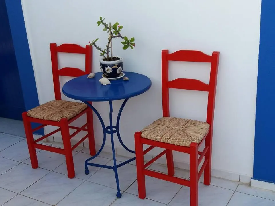 Decorative detail in Psaras Apartments