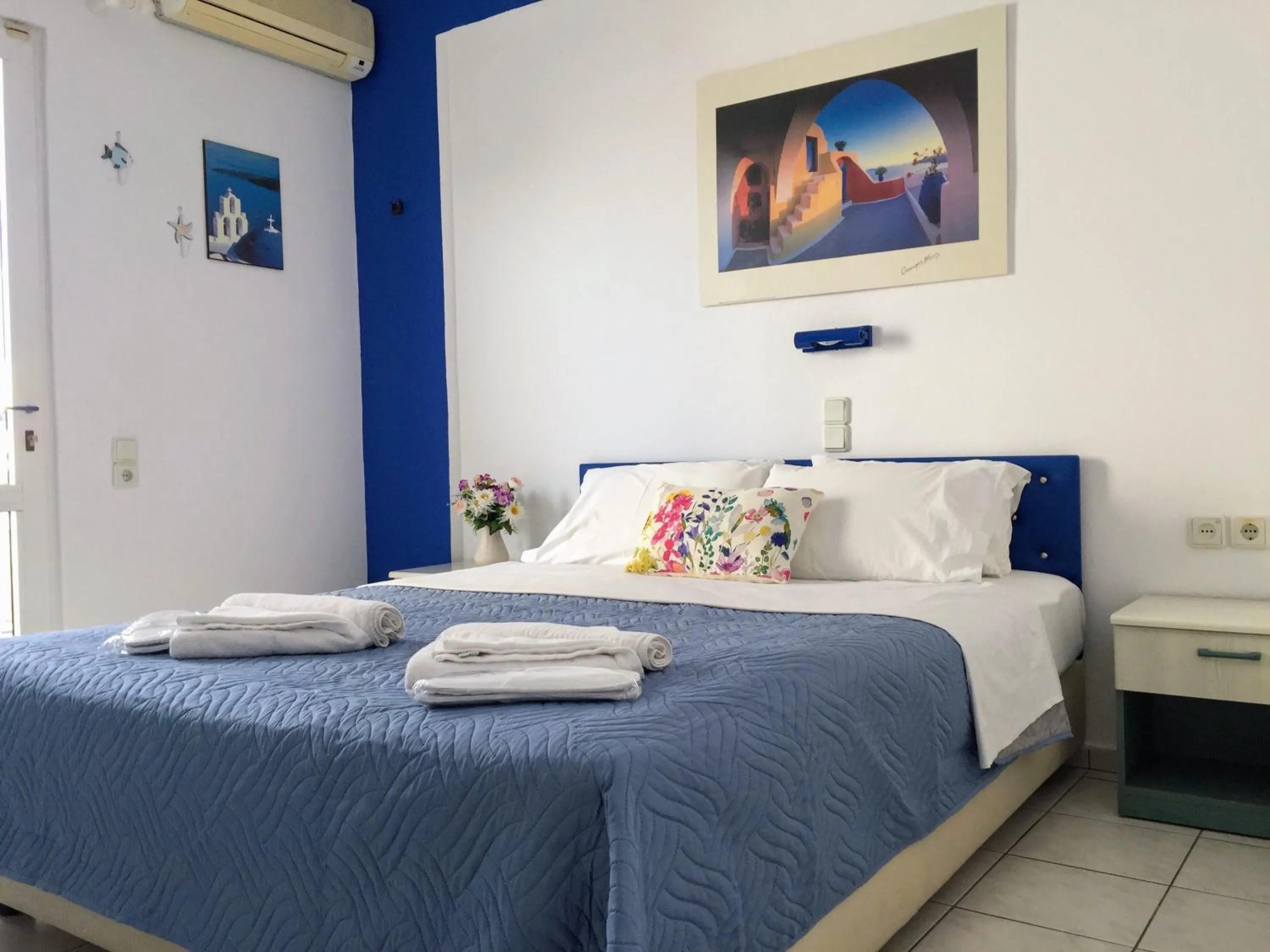 Bed in Psaras Apartments