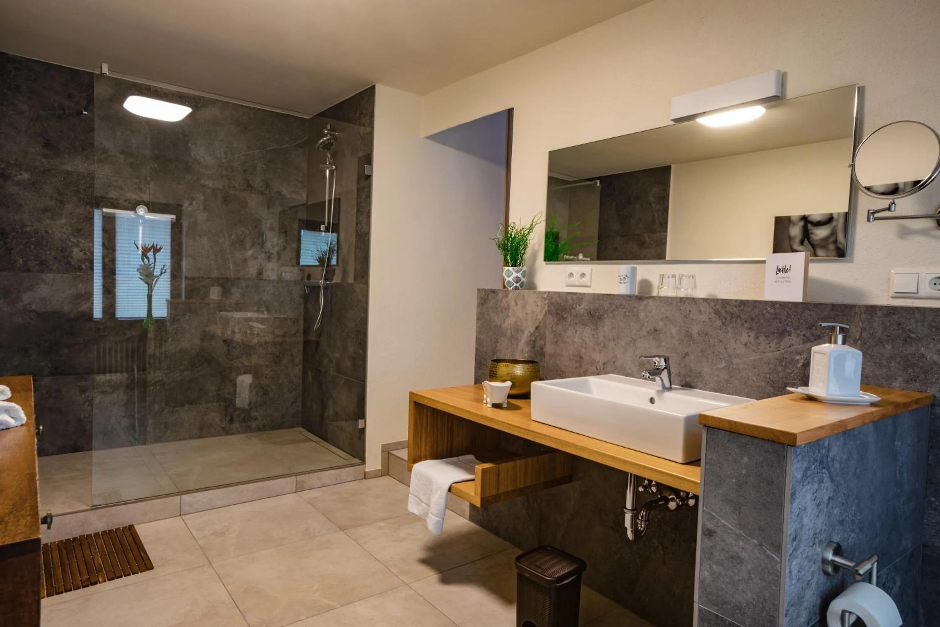 Photo of the whole room in Hofgut Held