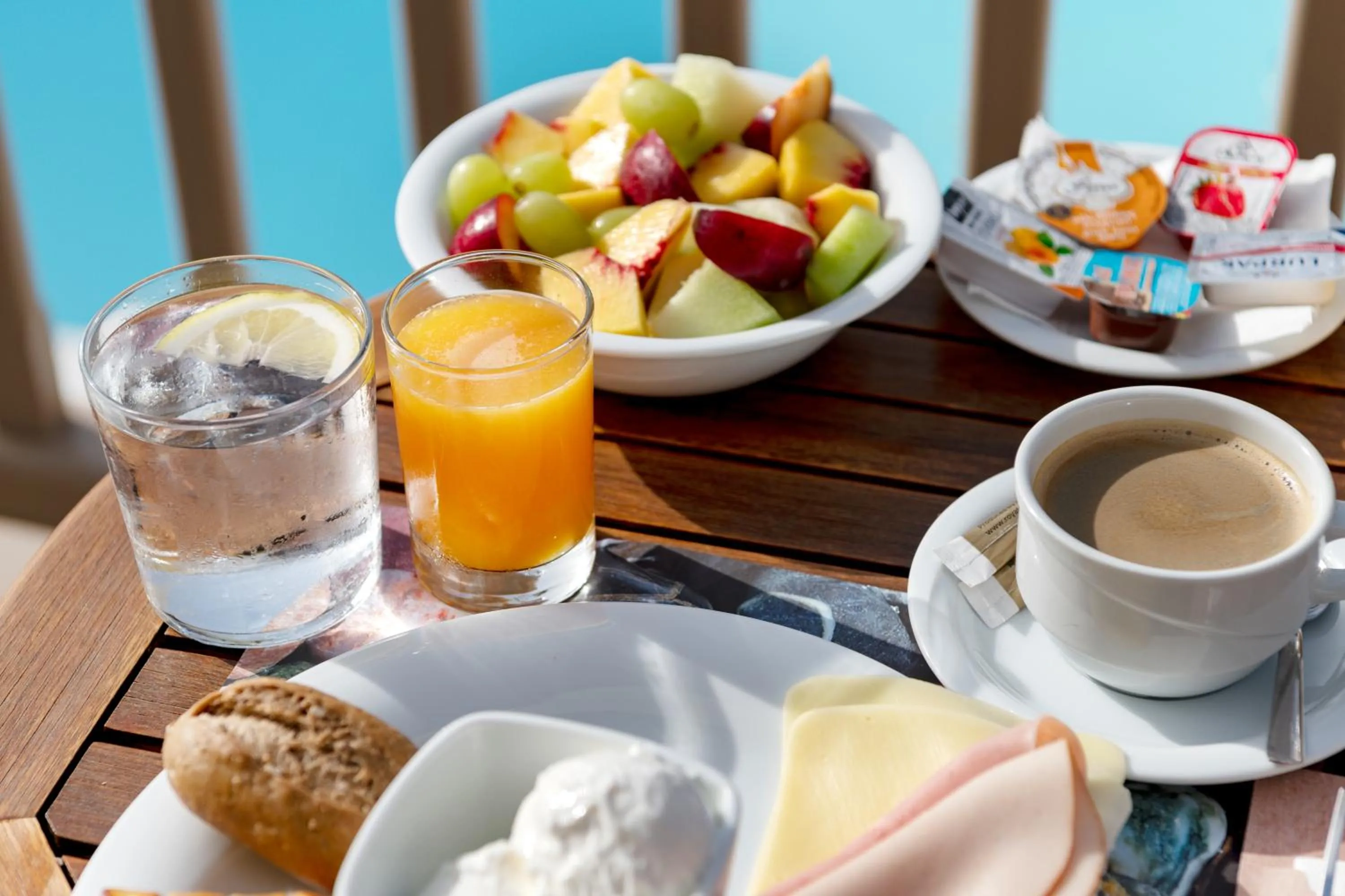 Food and drinks in Lithos by Spyros & Flora