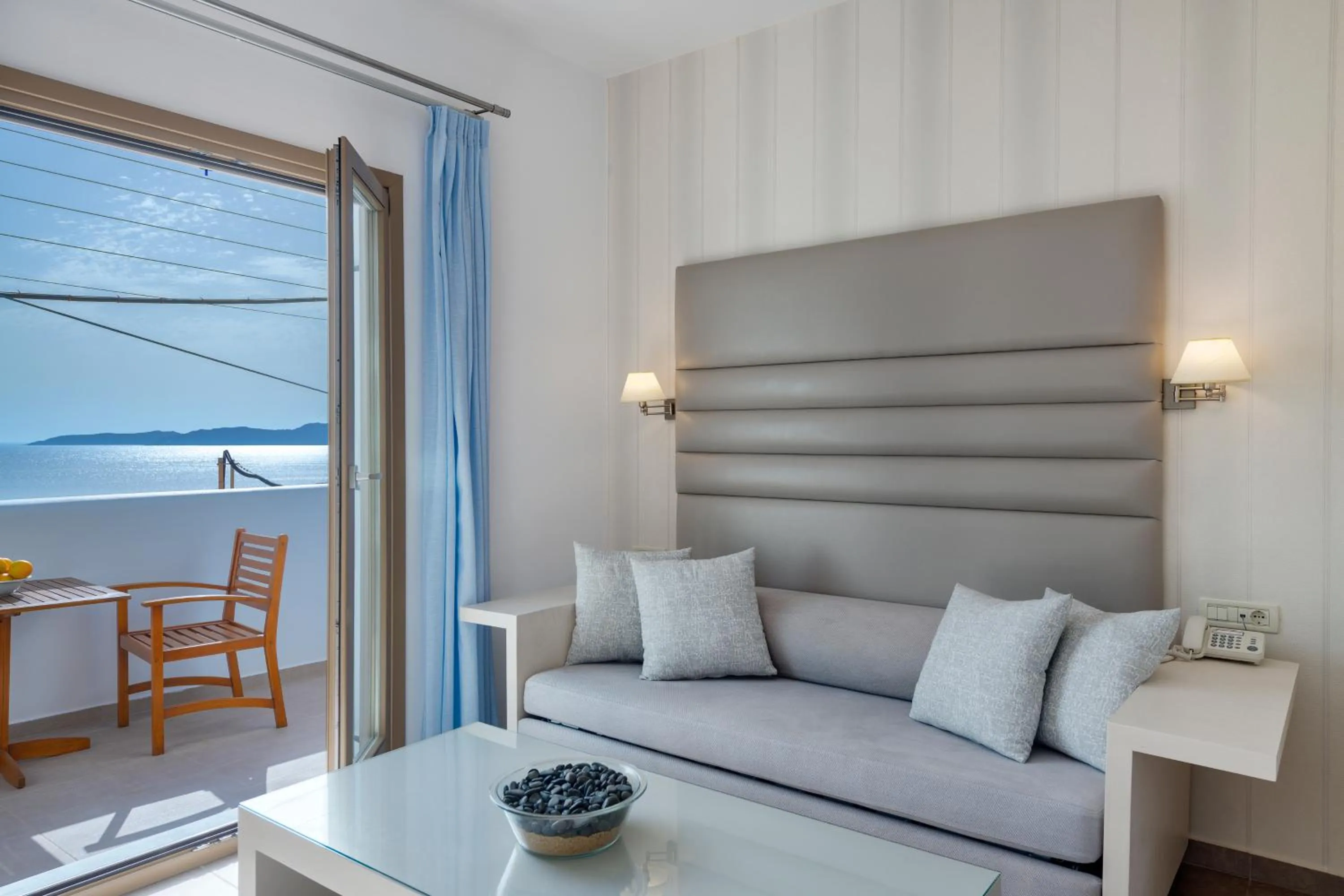 Balcony/Terrace in Lithos by Spyros & Flora