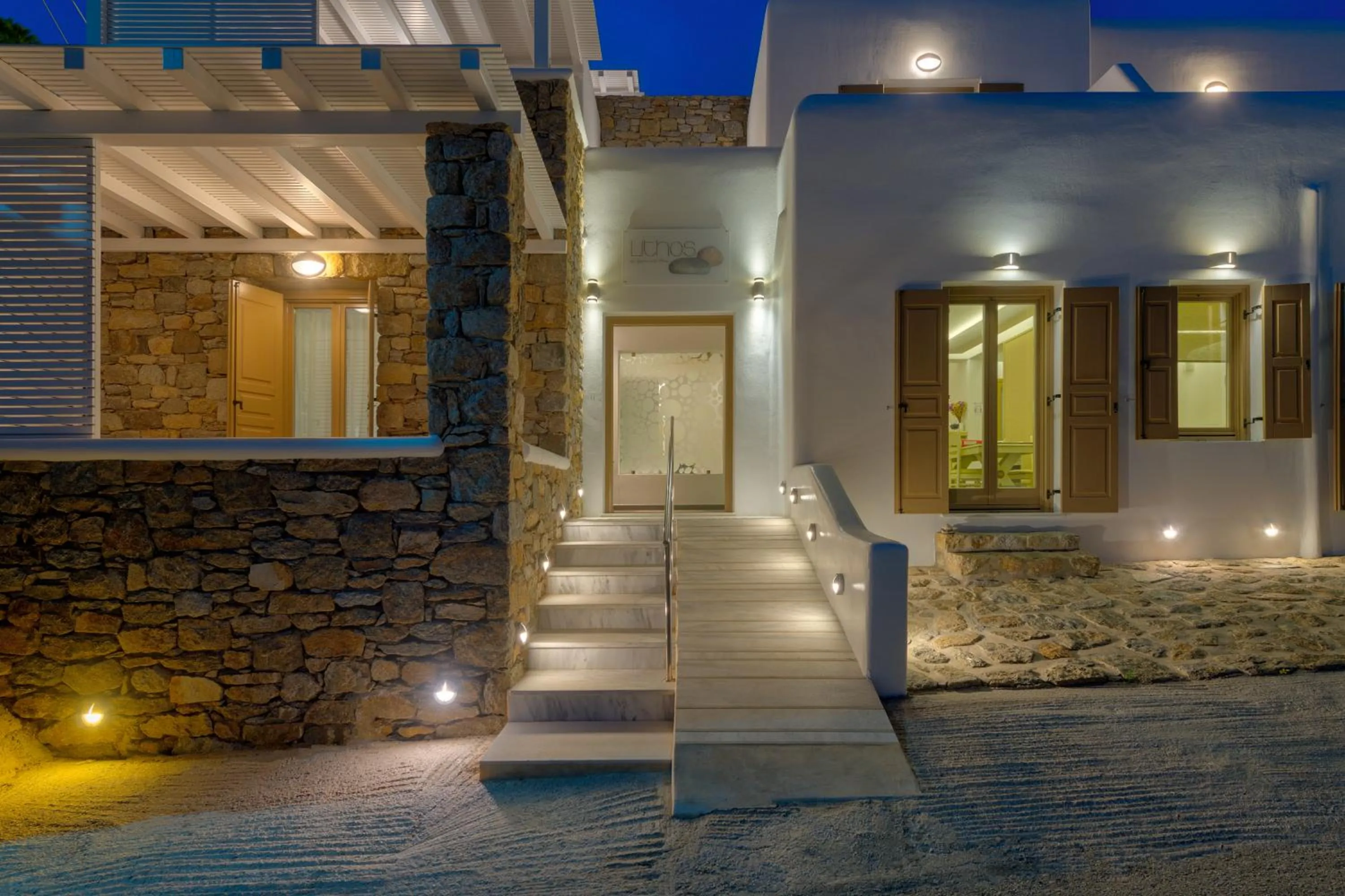 Facade/entrance in Lithos by Spyros & Flora