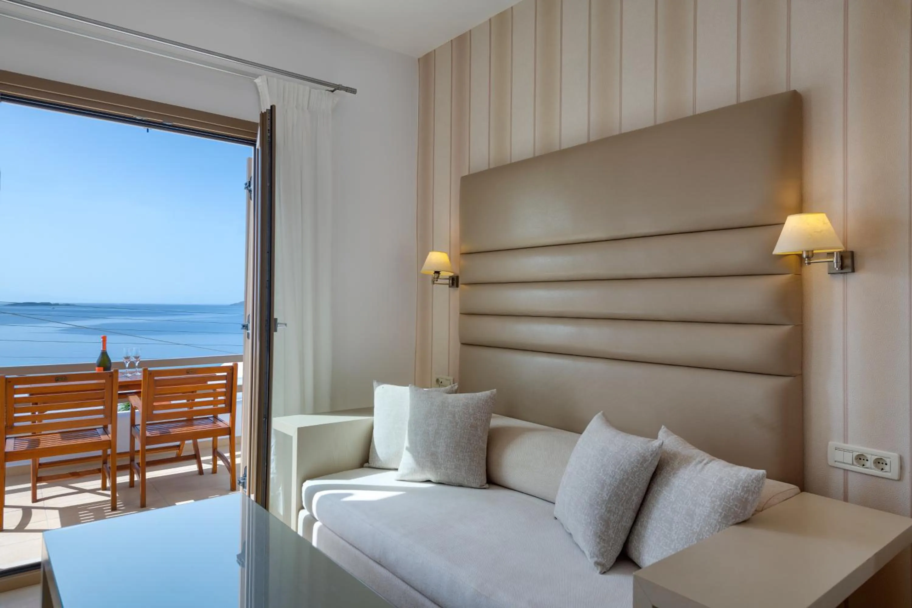 Balcony/Terrace in Lithos by Spyros & Flora