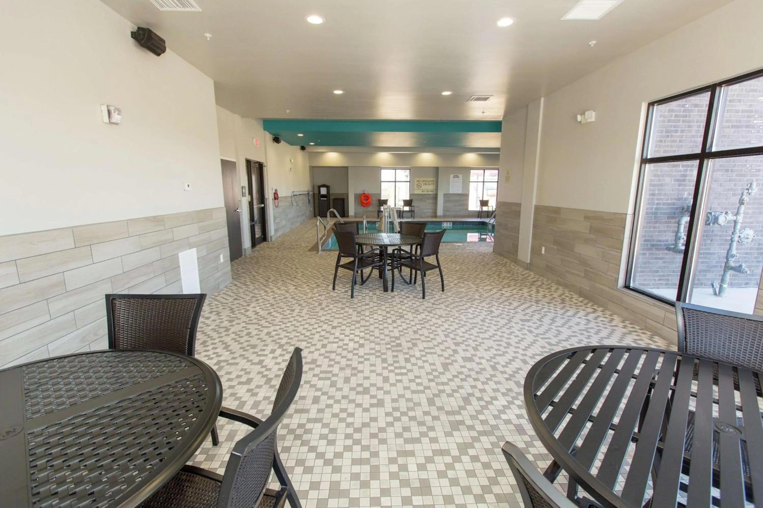 Pool view in Hampton Inn Mustang