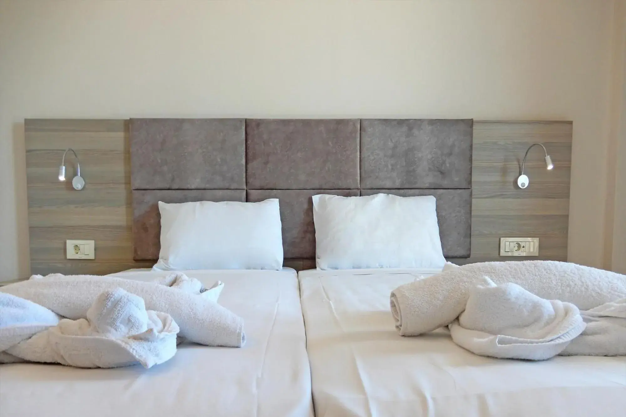 Twin Room in La Grotta Twin Room in La Grotta