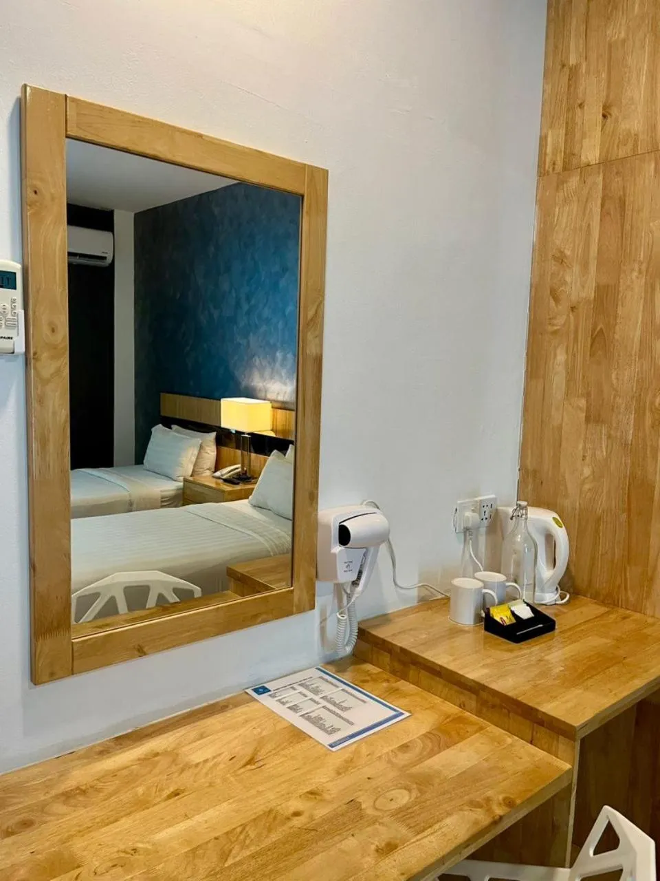 Coffee/tea facilities, Bed in Hotel Adya Express Chenang