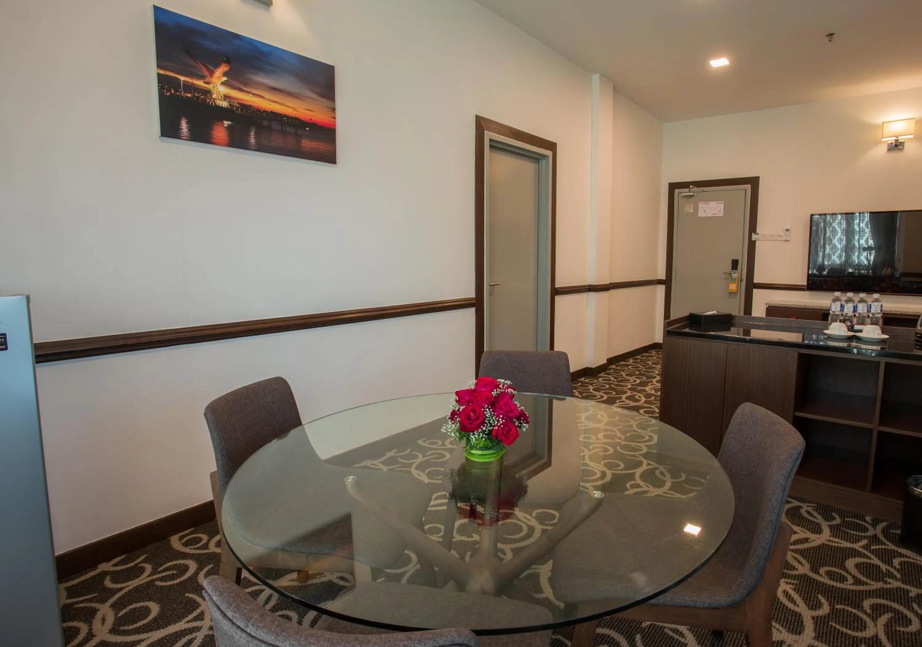 TV and multimedia in Hotel Adya Express Chenang