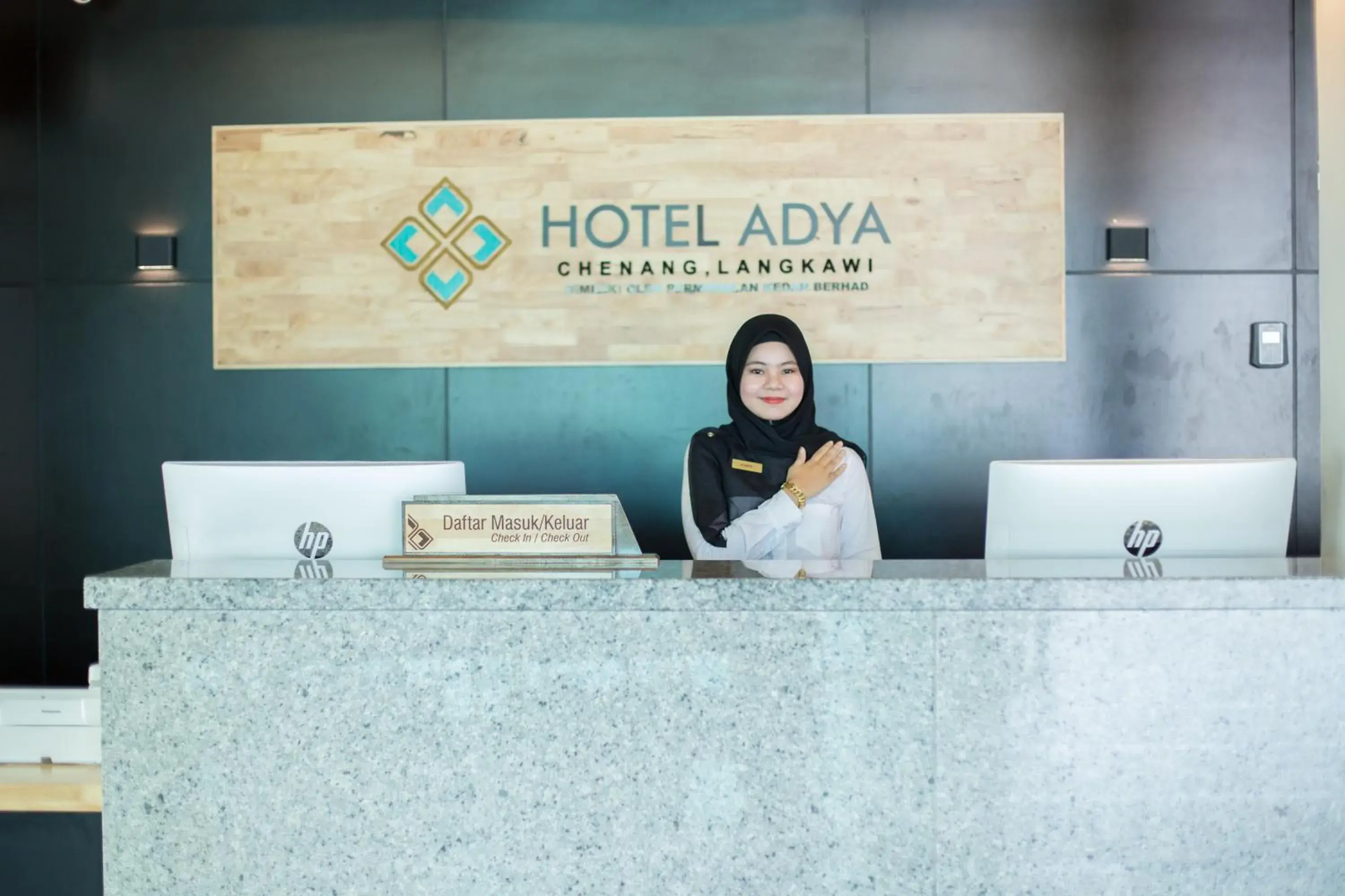 Property building in Hotel Adya Express Chenang Property building in Hotel Adya Express Chenang