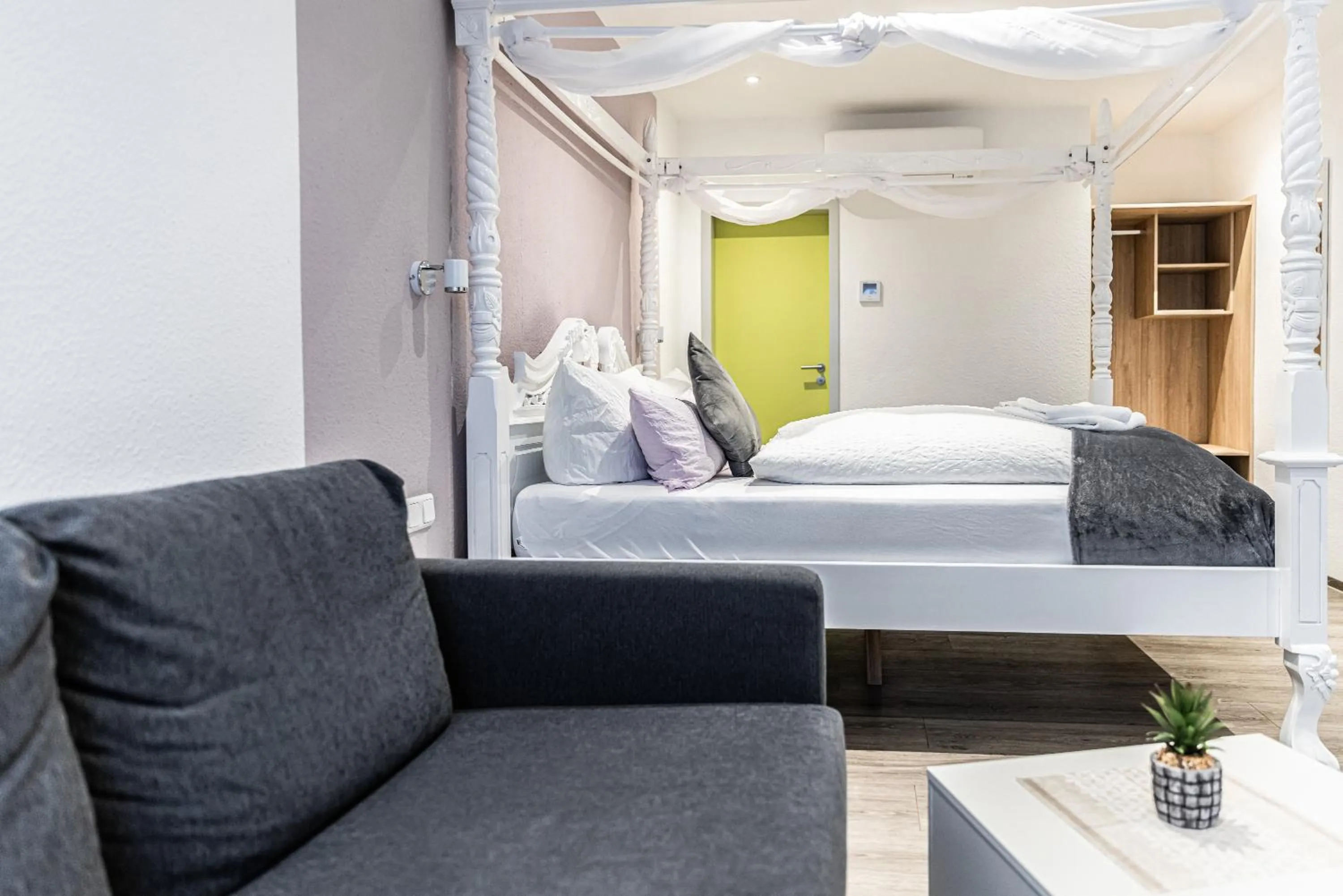 Photo of the whole room, Bed in Hotel Bannewitz B&B