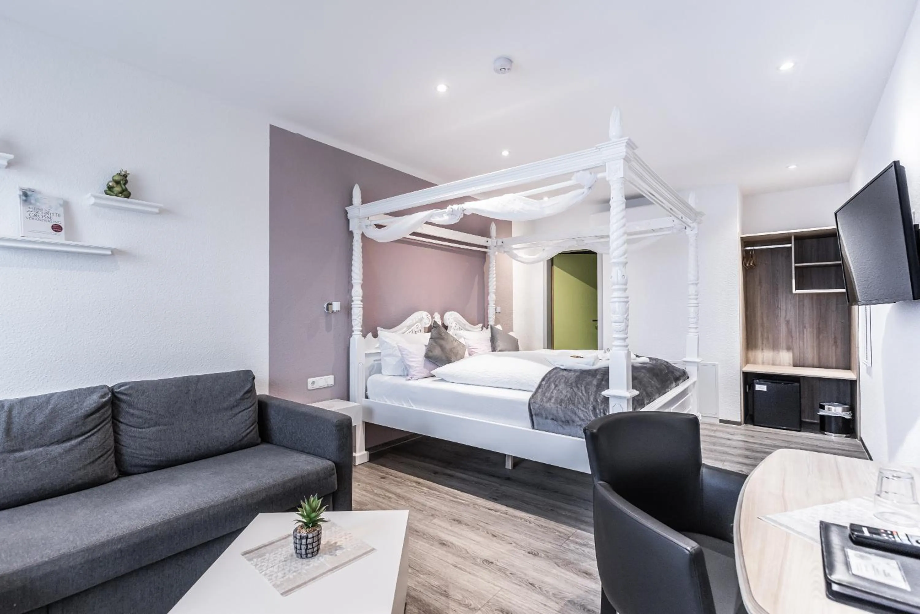 Photo of the whole room, Bed in Hotel Bannewitz B&B