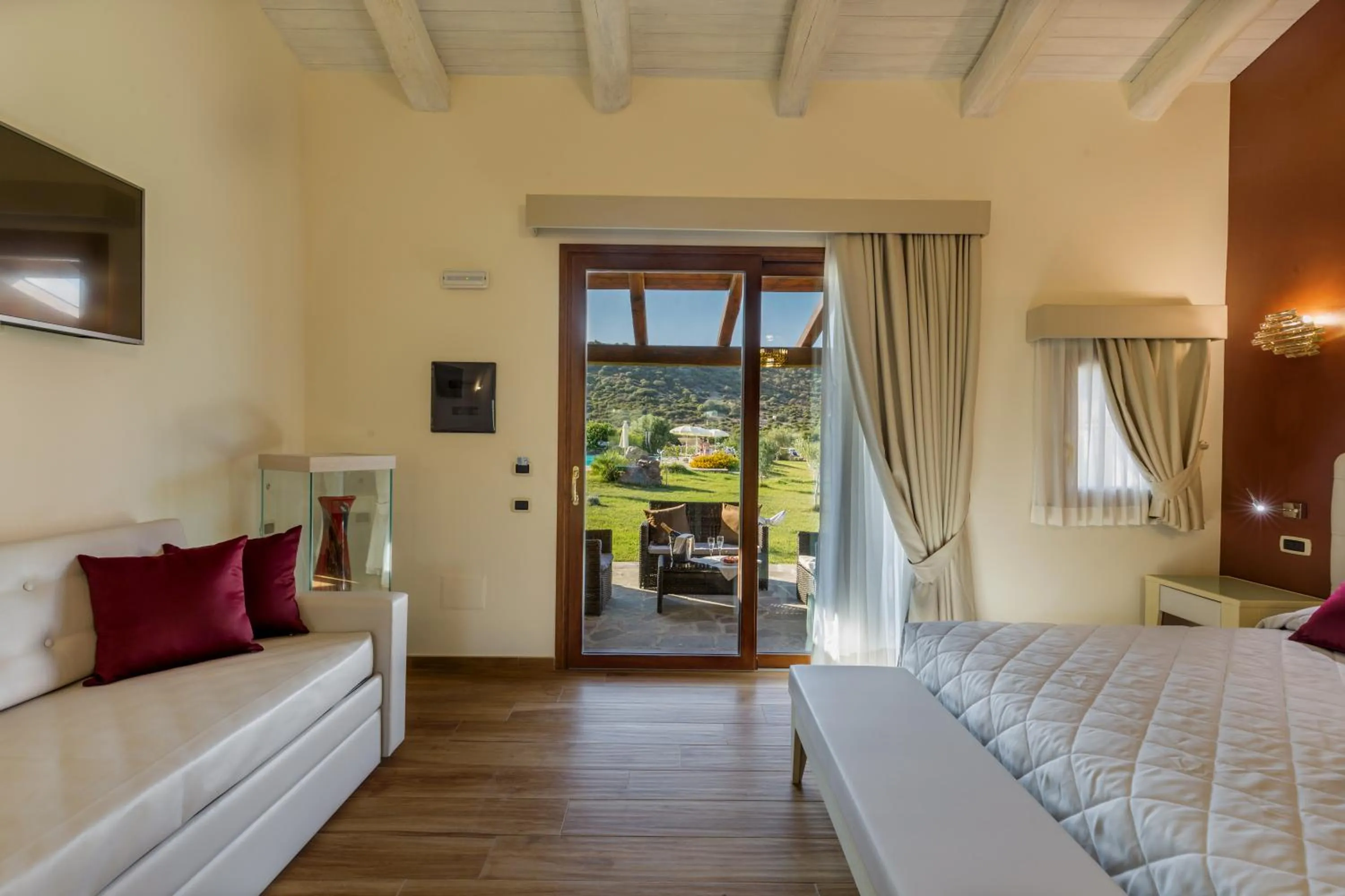 TV and multimedia in Hotel Sa Cheya Relais & Spa