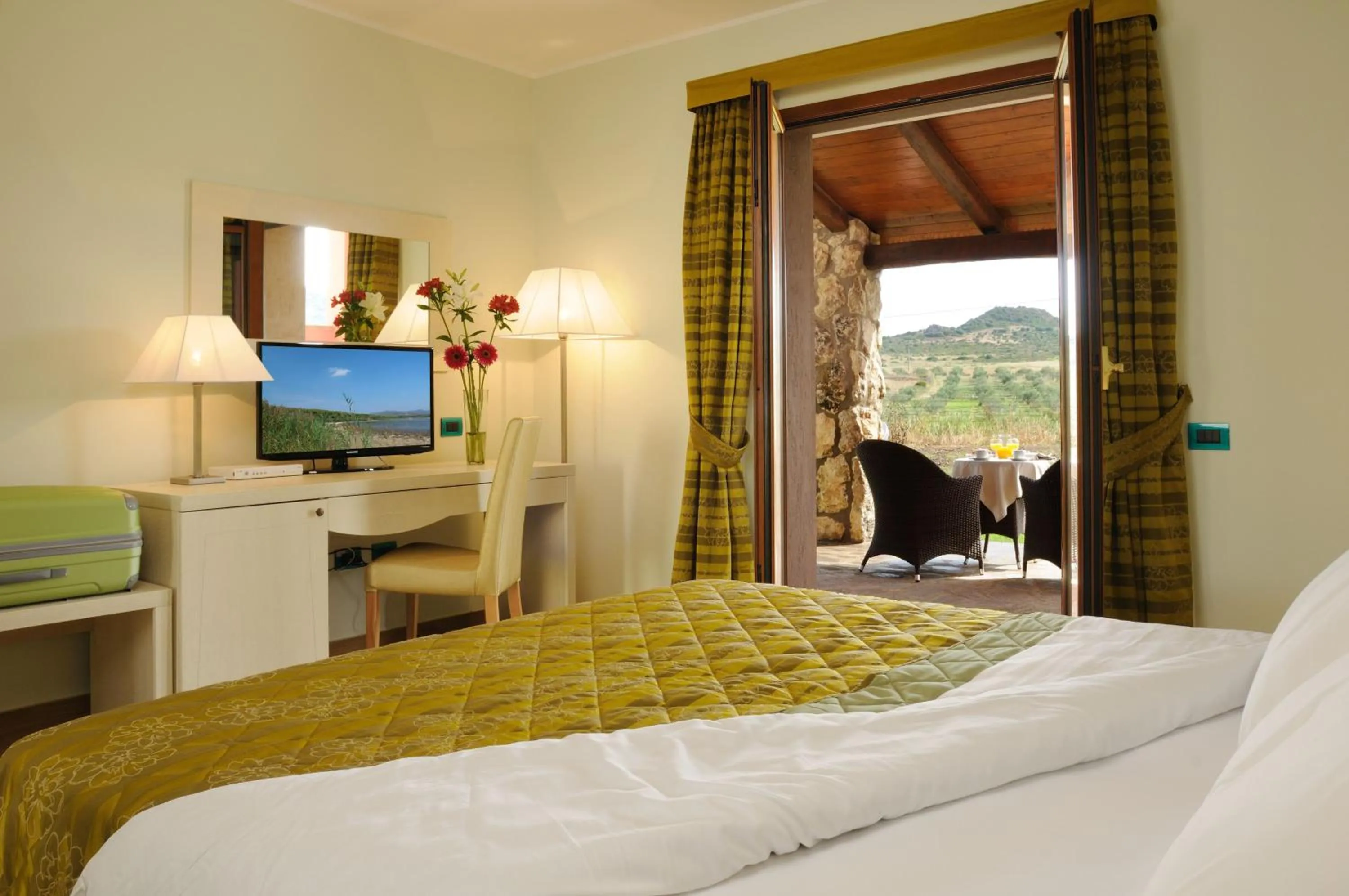 Bed in Hotel Sa Cheya Relais & Spa