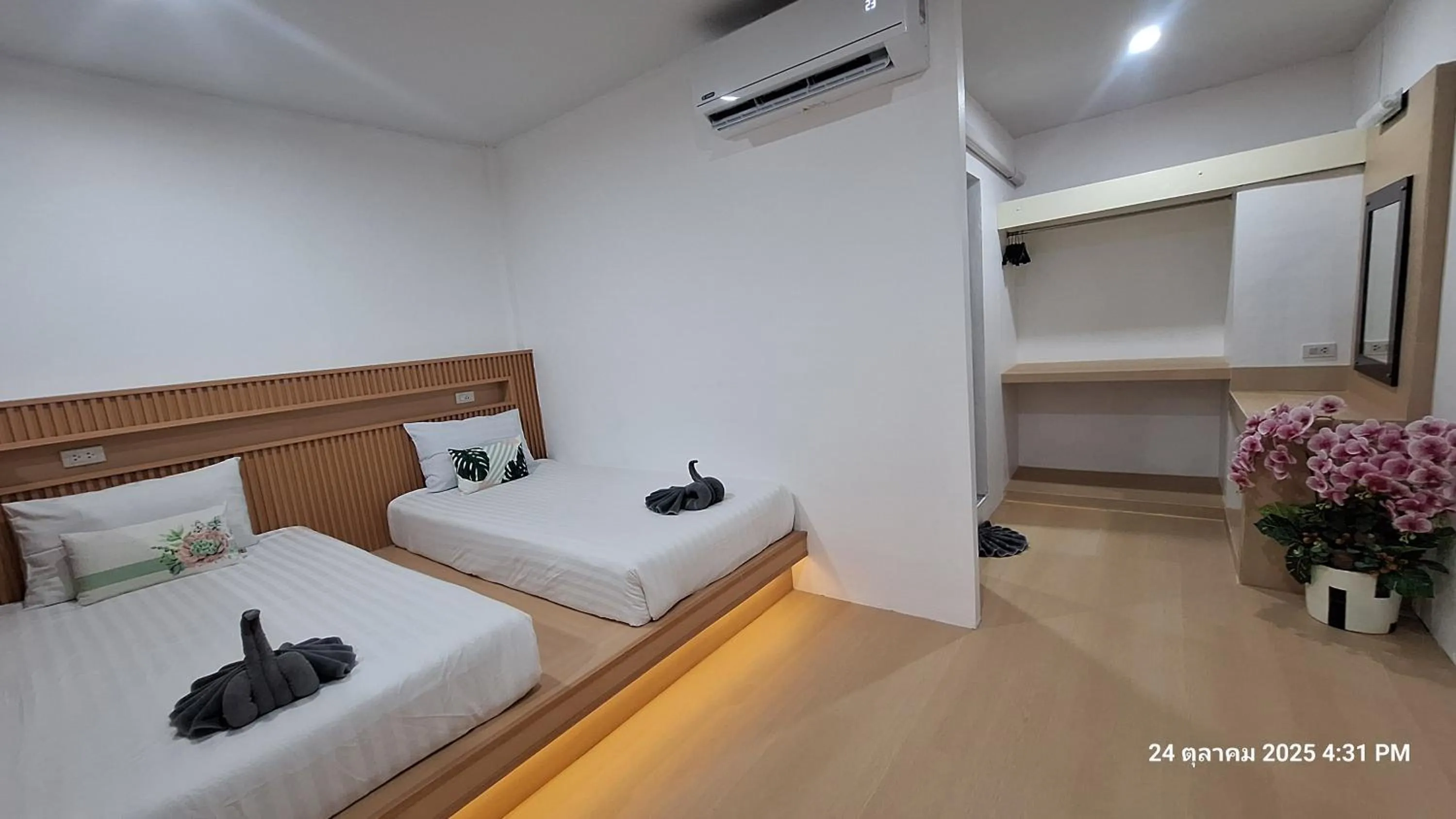 Bed in Sleep In Lanta Resort