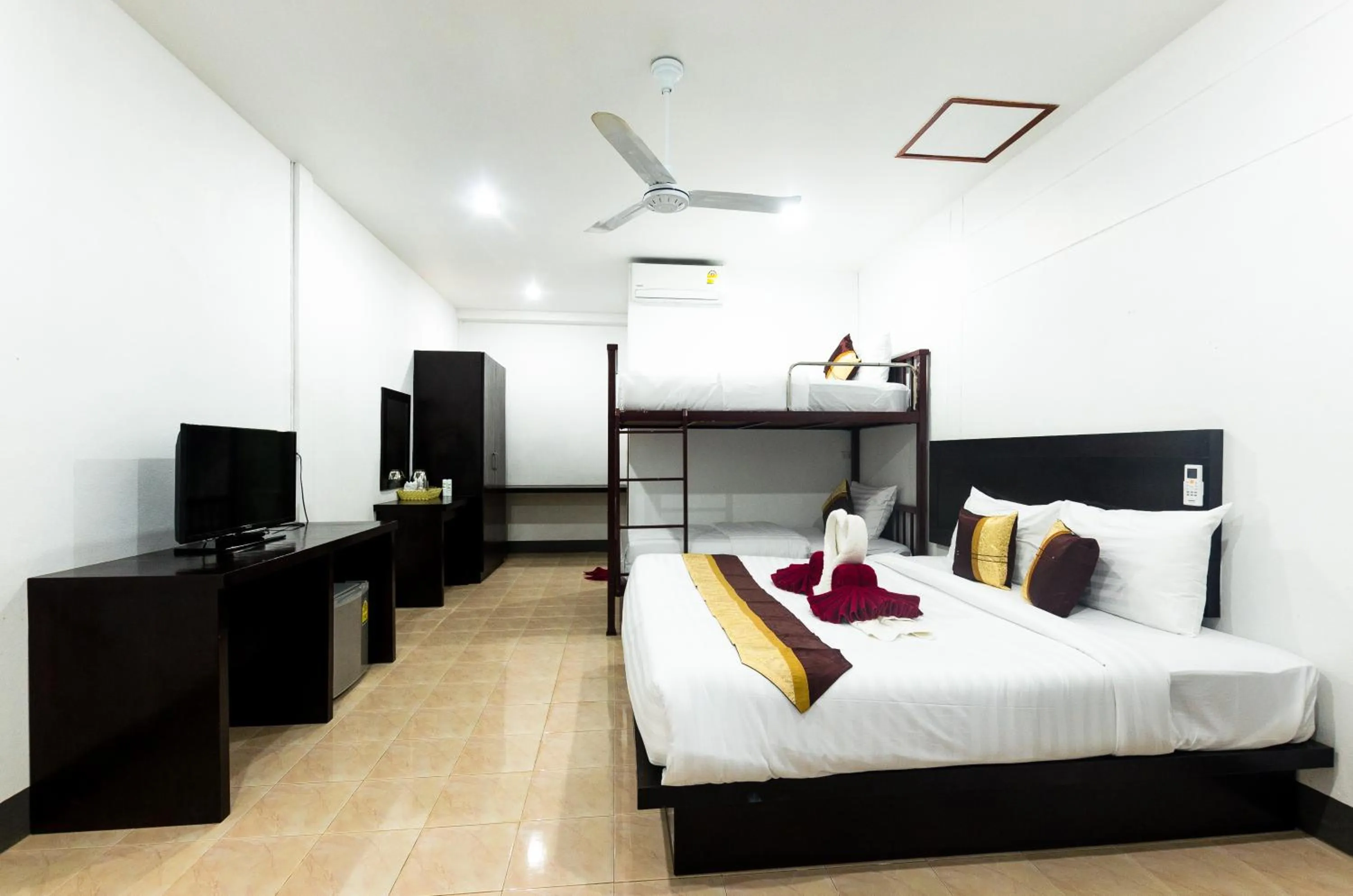 Bed in Sleep In Lanta Resort