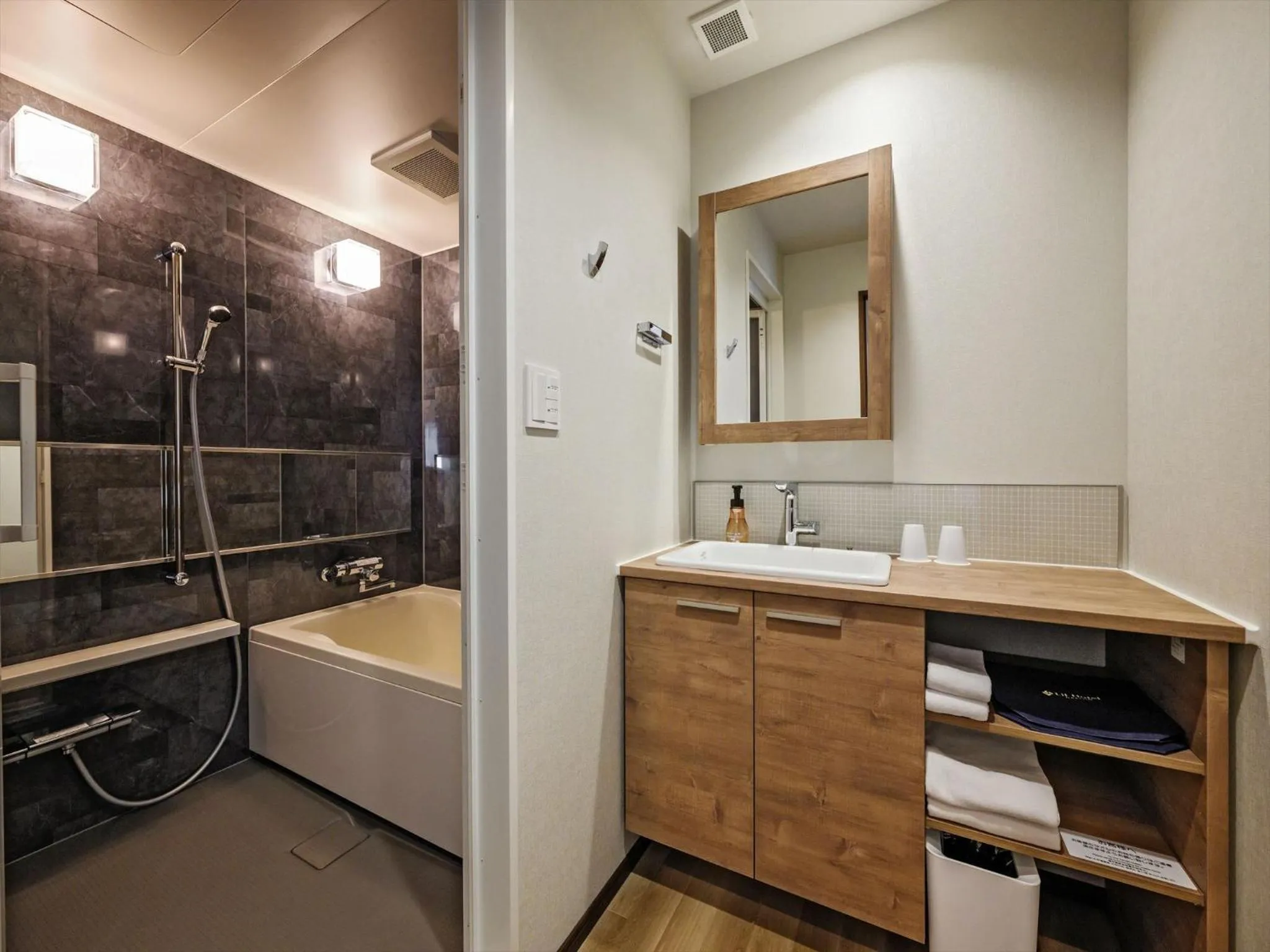 Shower in Lit Hotel NAKIJIN