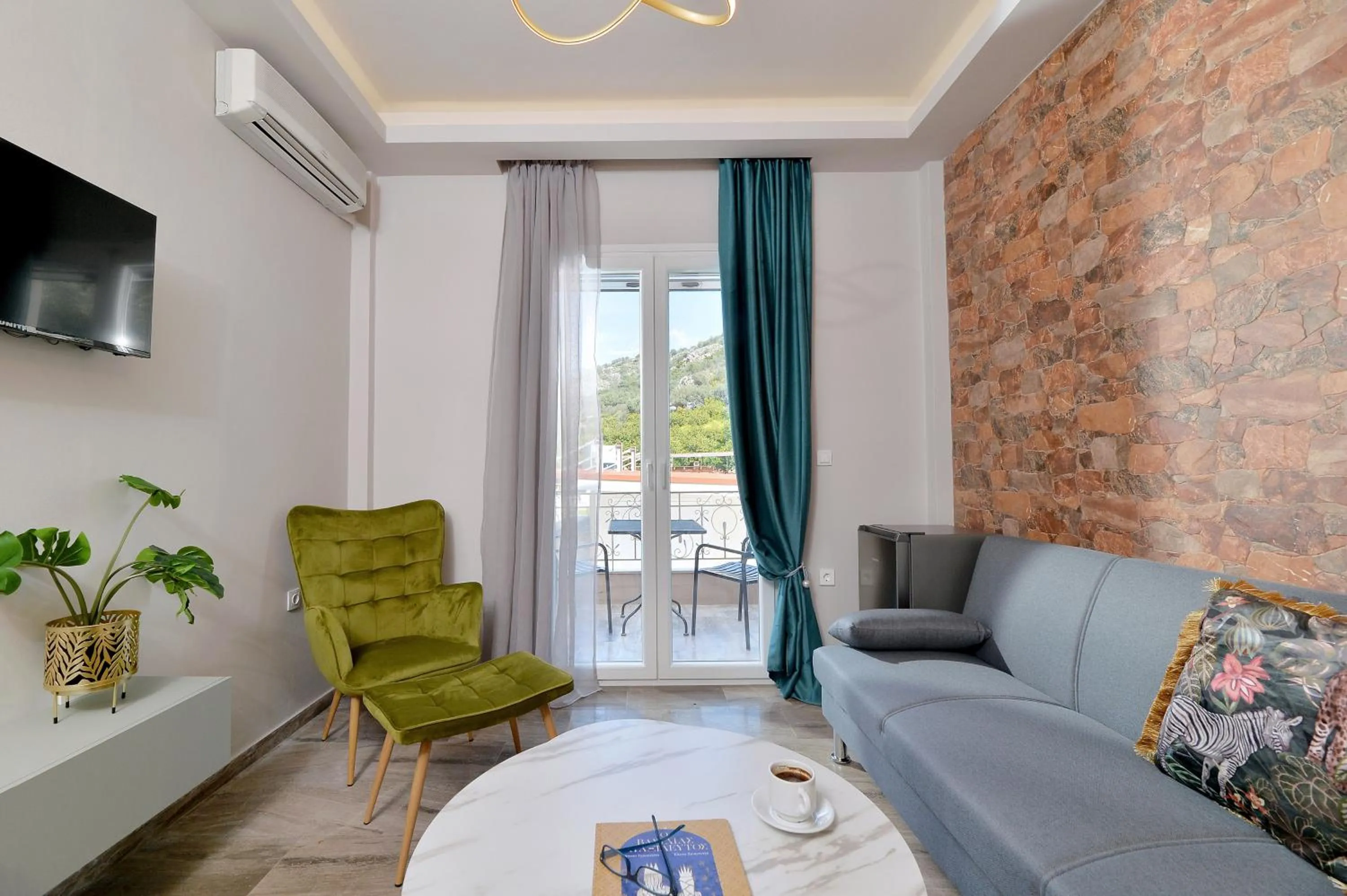 TV and multimedia in ID Holiday Living