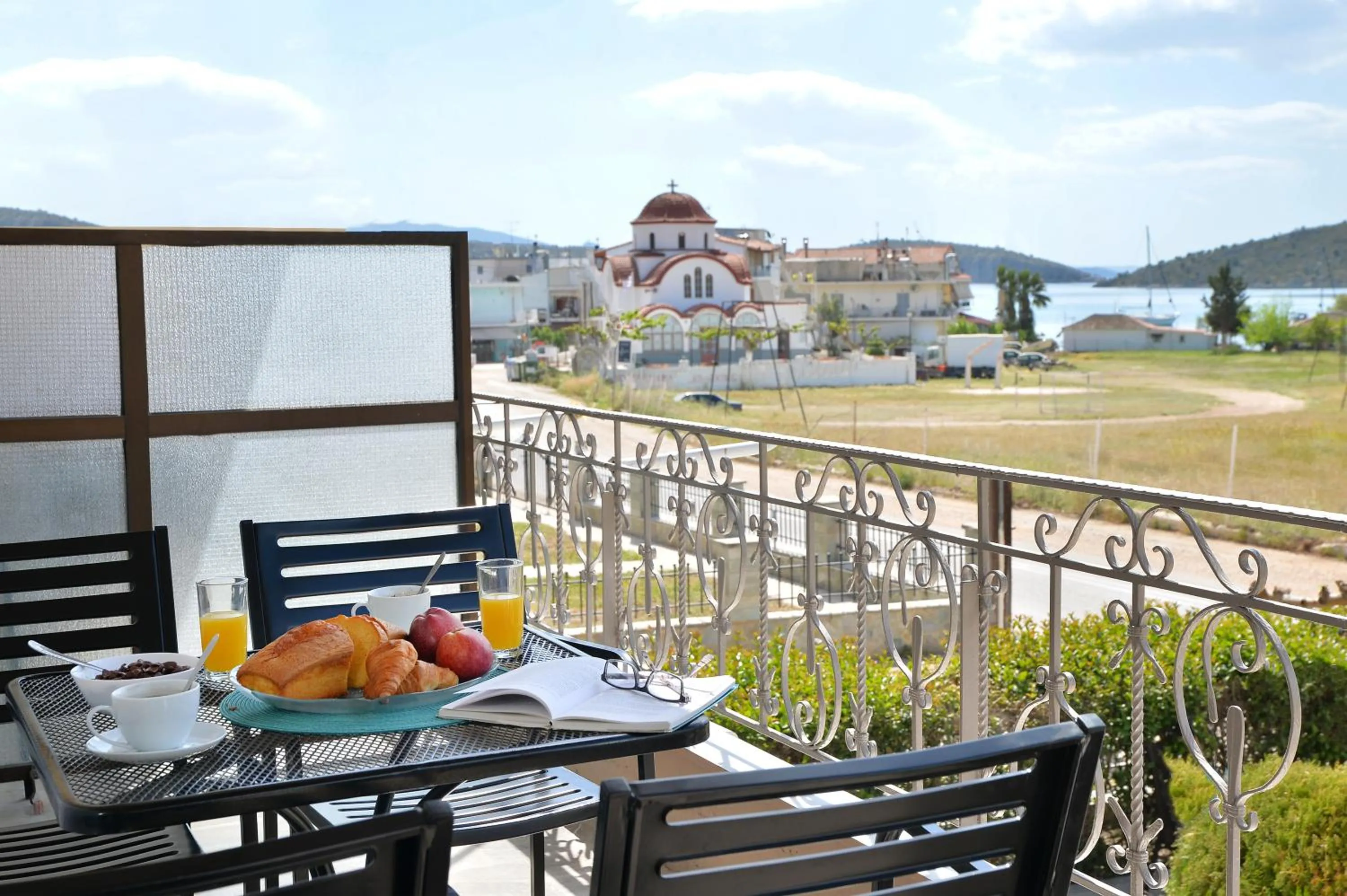 Day in ID Holiday Living