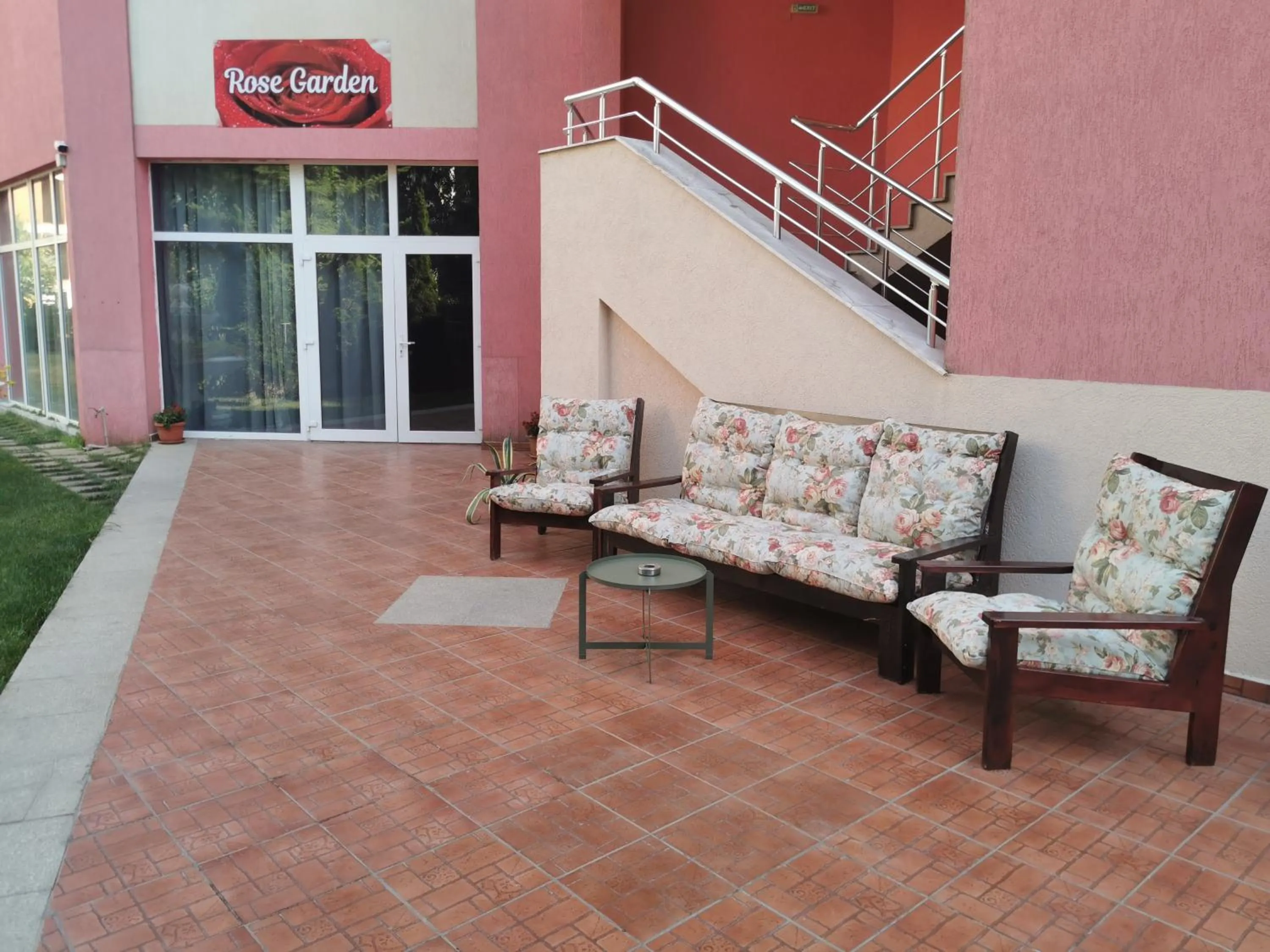 Rose Garden Omax Apartments