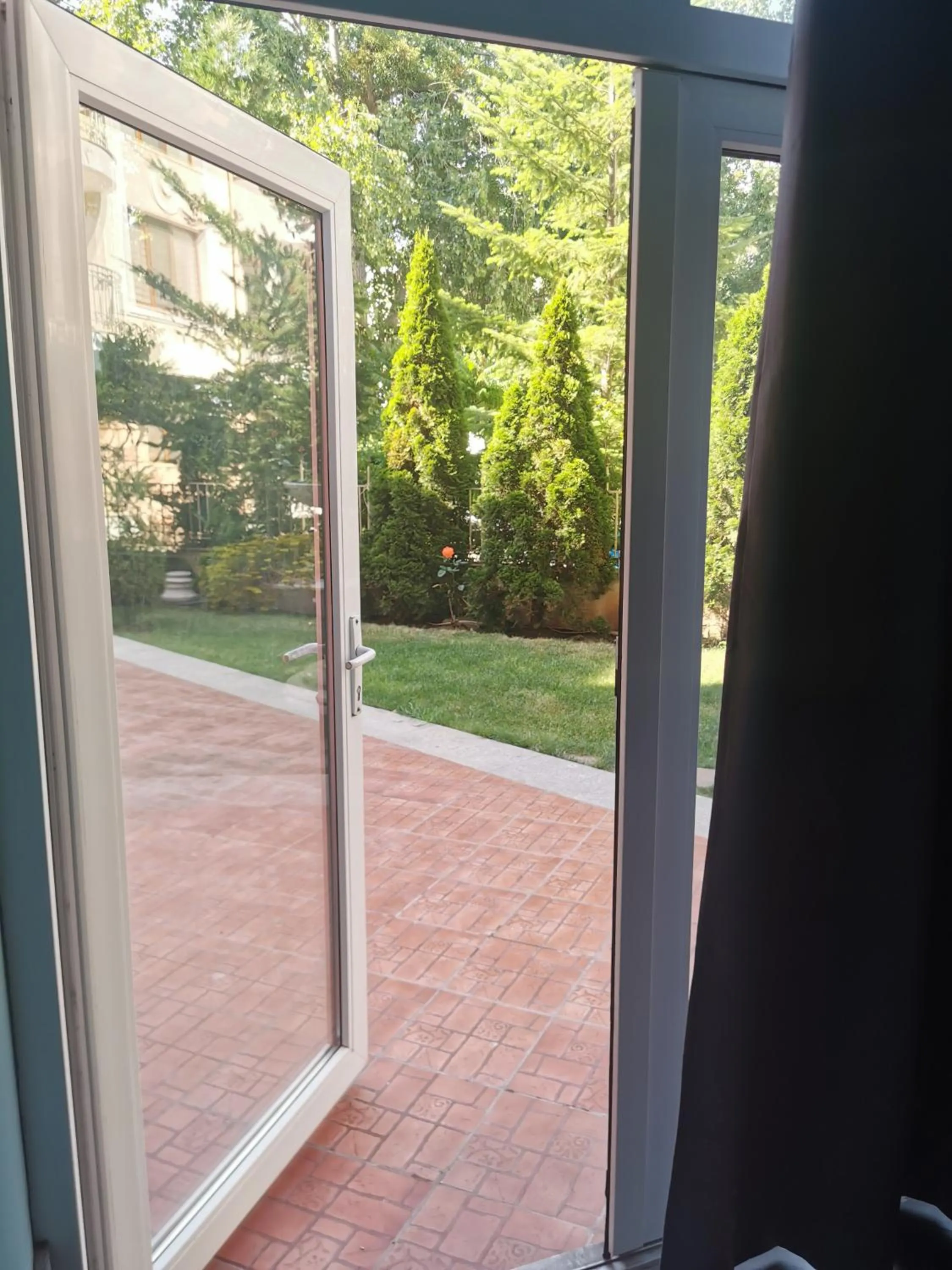 Rose Garden Omax Apartments