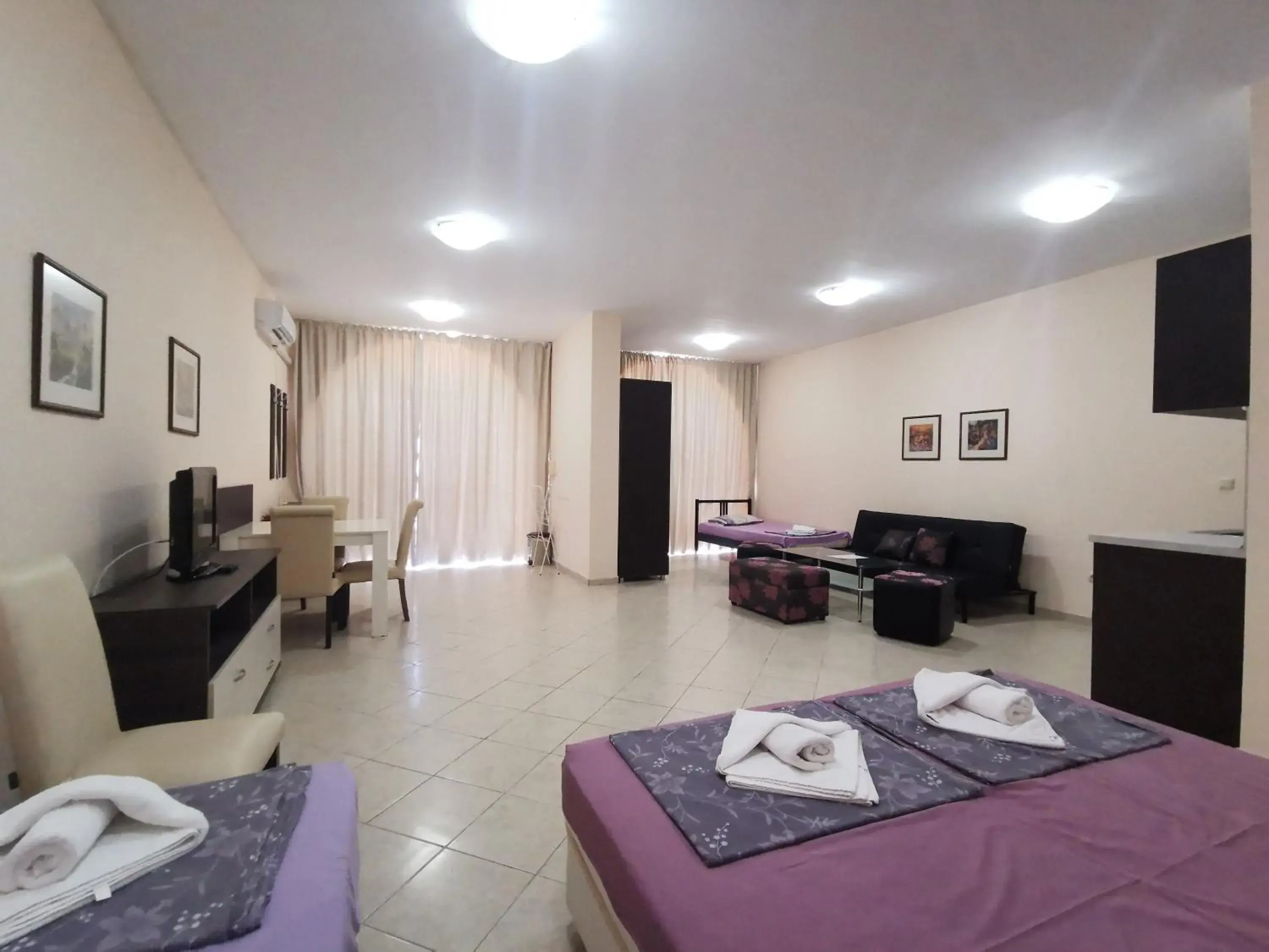 Grand Pool Studio in Rose Garden Omax Apartments Grand Pool Studio in Rose Garden Omax Apartments