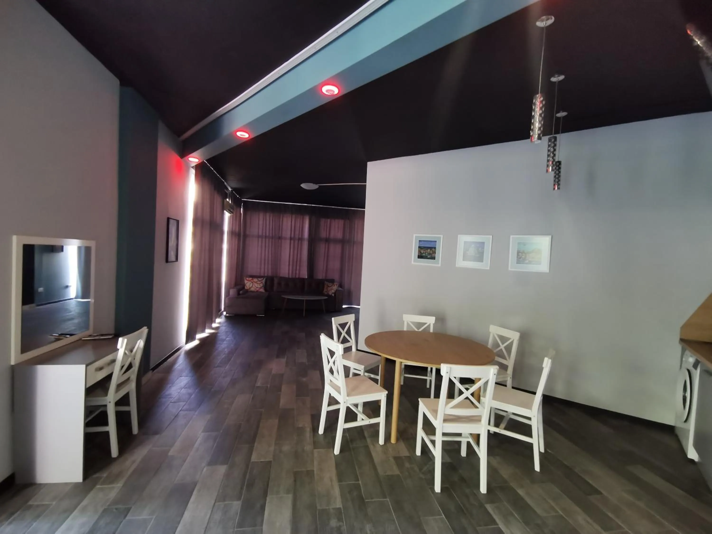 Rose Garden Omax Apartments