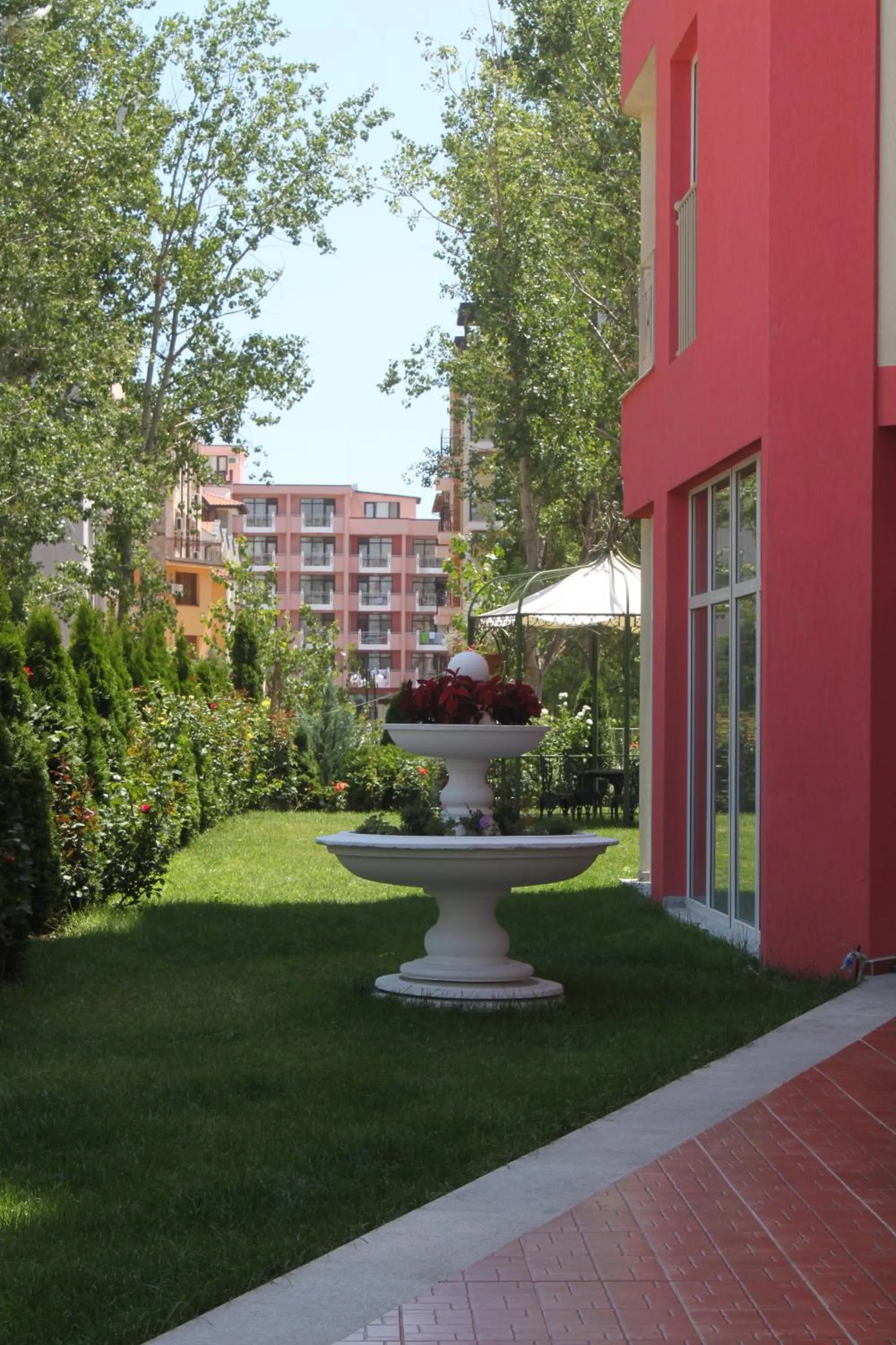 Facade/entrance in Rose Garden Omax Apartments