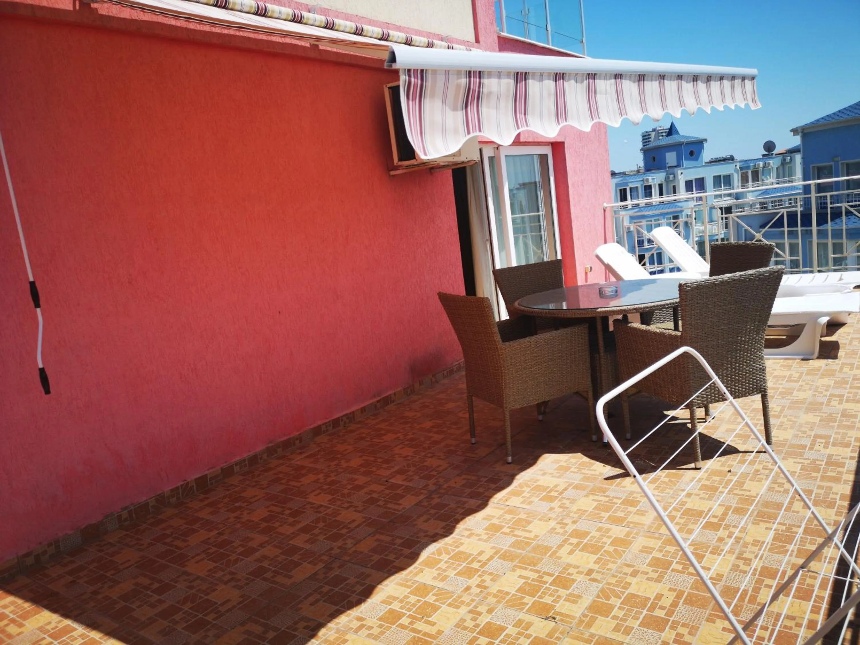 Rose Garden Omax Apartments