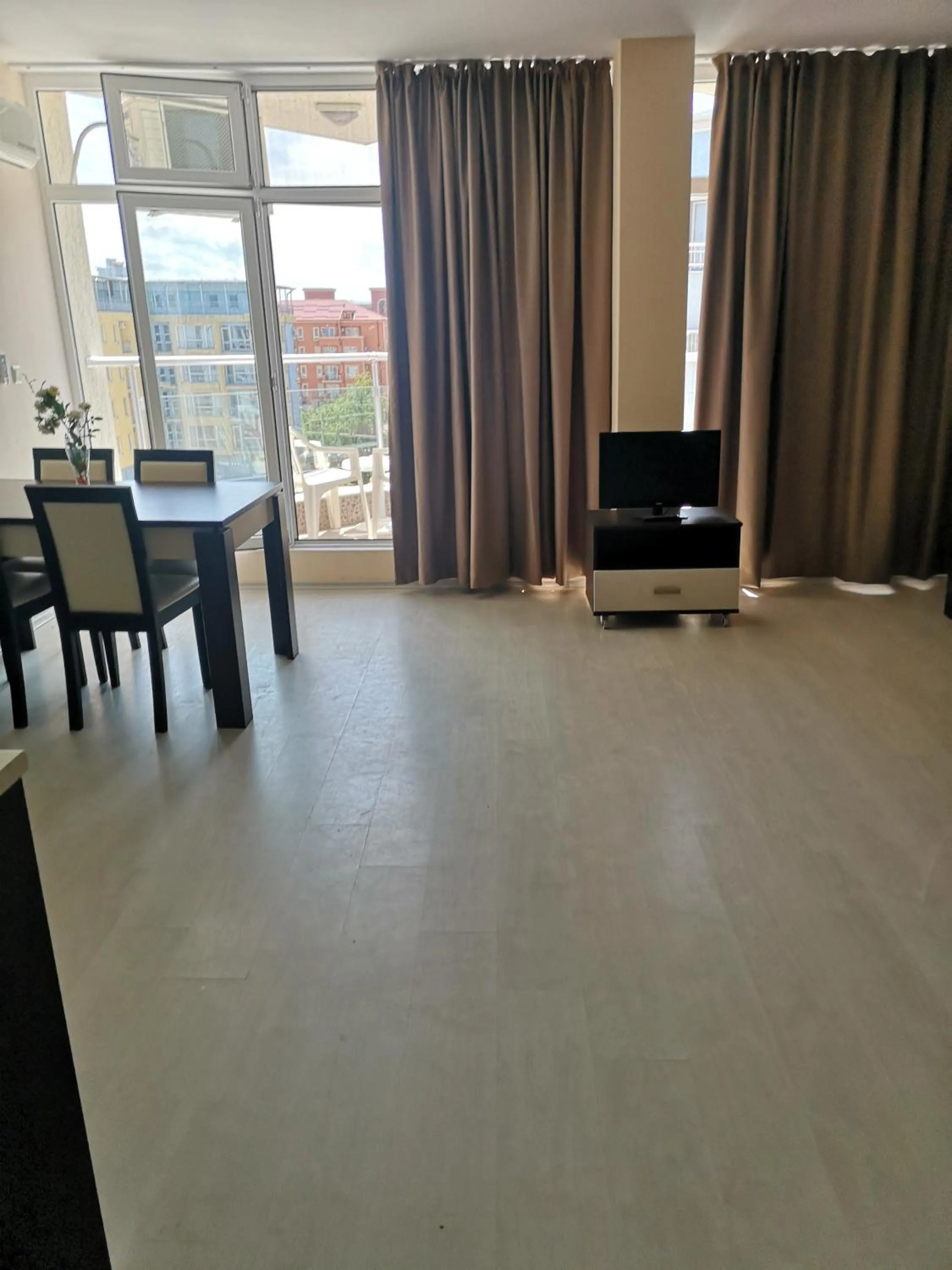 Rose Garden Omax Apartments