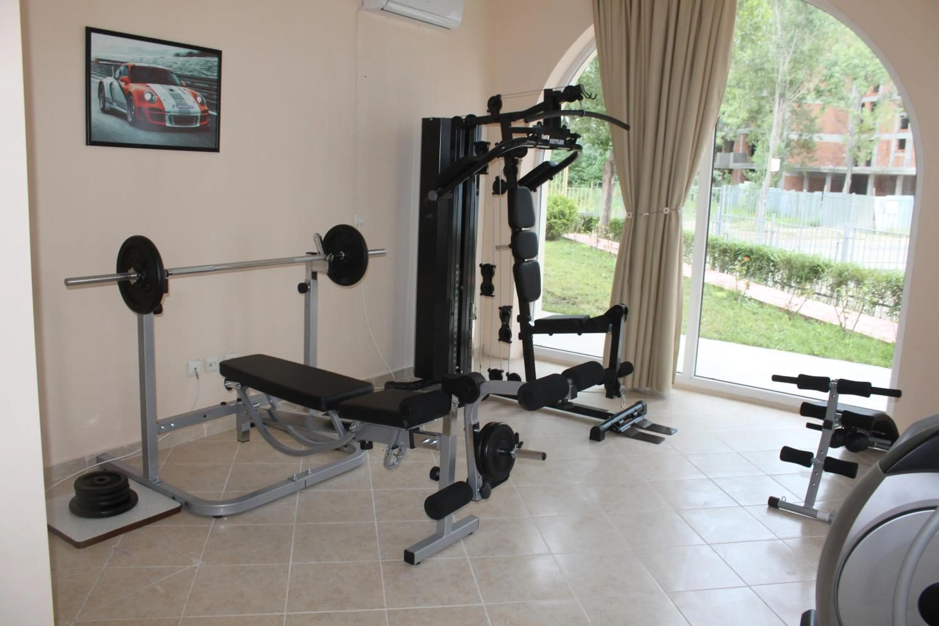 Fitness centre/facilities in Rose Garden Omax Apartments