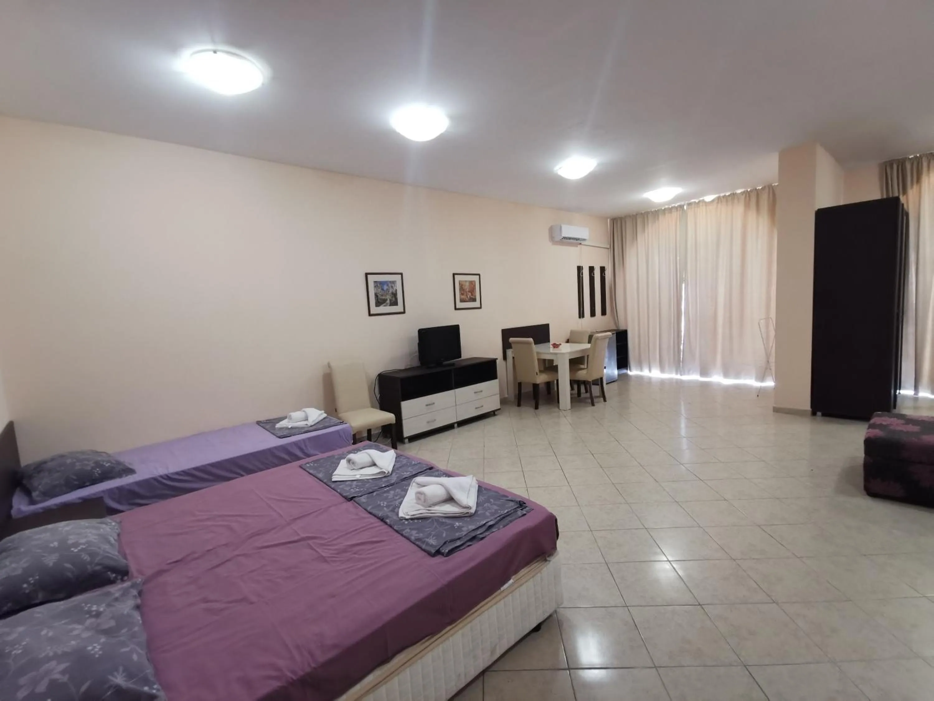 Bed in Rose Garden Omax Apartments