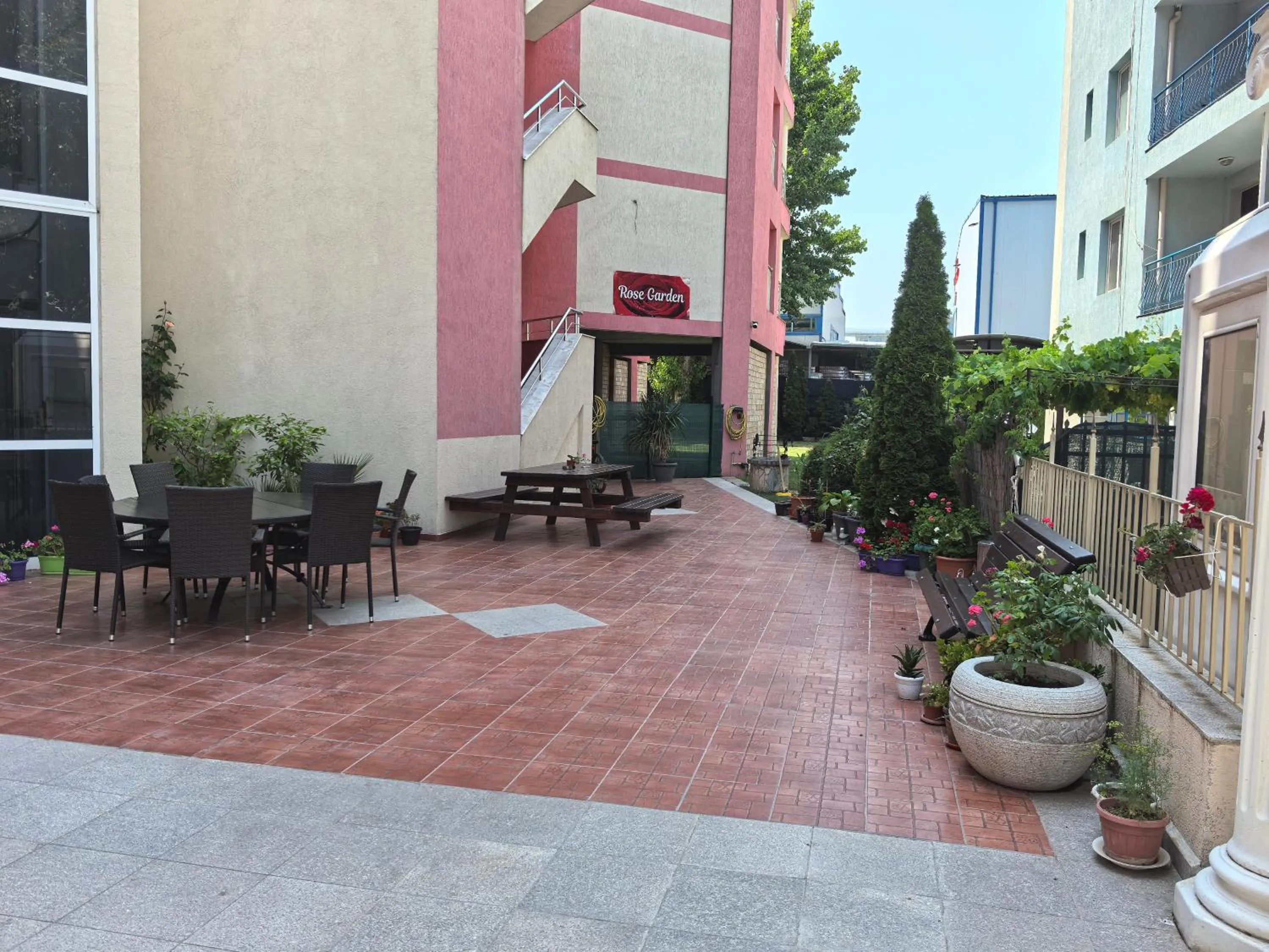 Rose Garden Omax Apartments