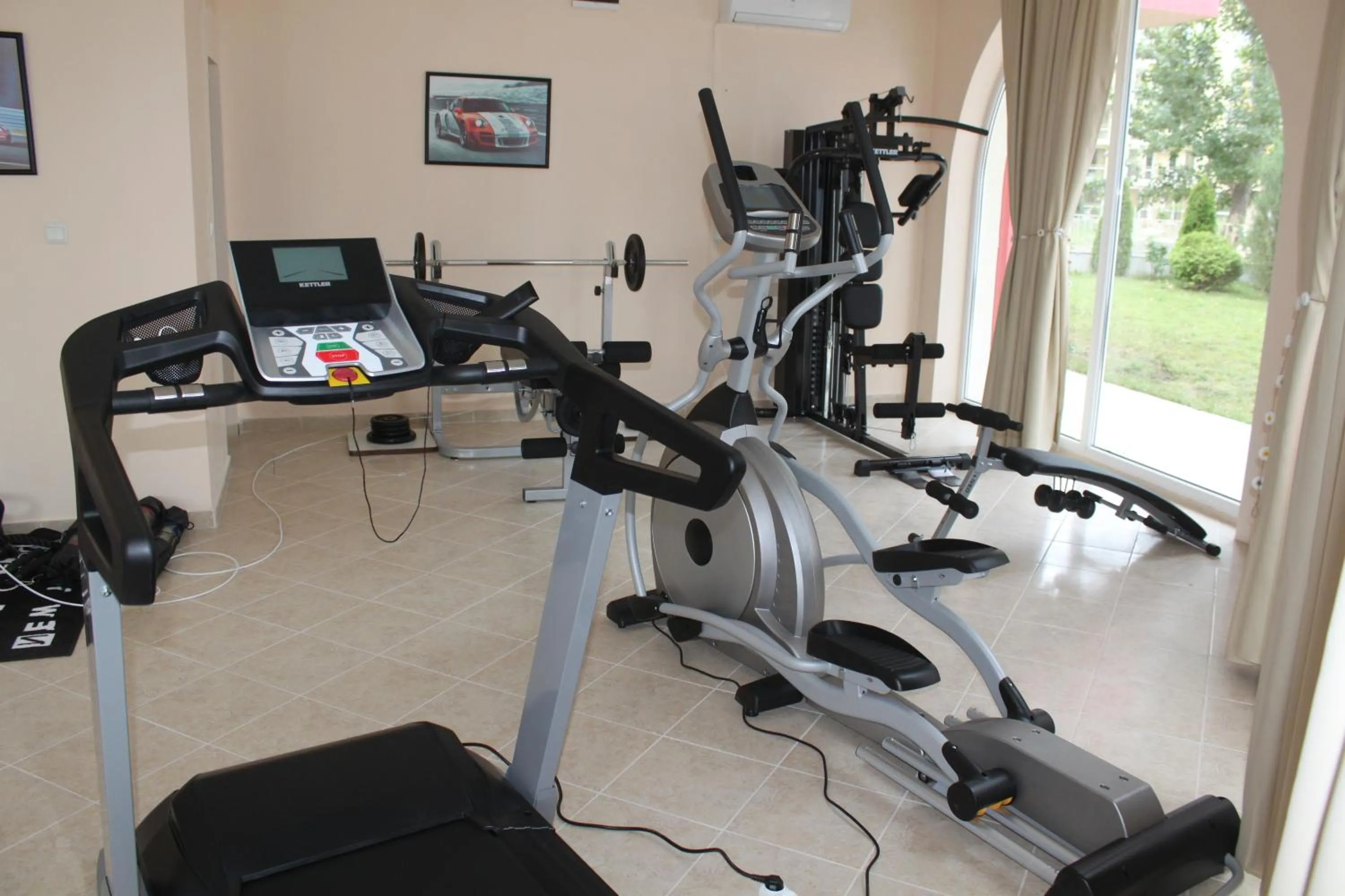 Fitness centre/facilities in Rose Garden Omax Apartments