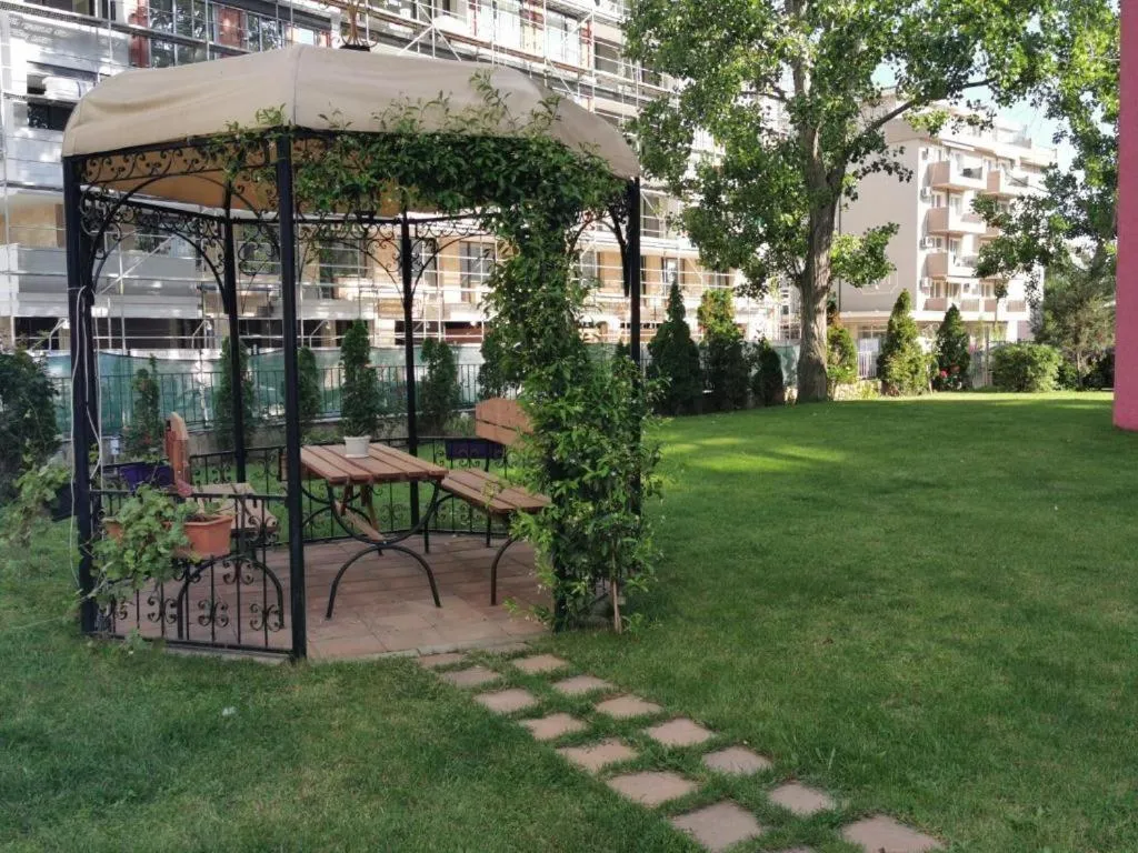 Rose Garden Omax Apartments