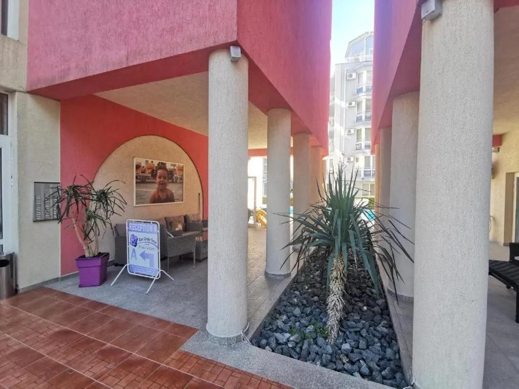 Rose Garden Omax Apartments