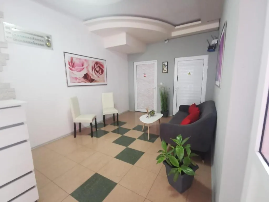 Rose Garden Omax Apartments