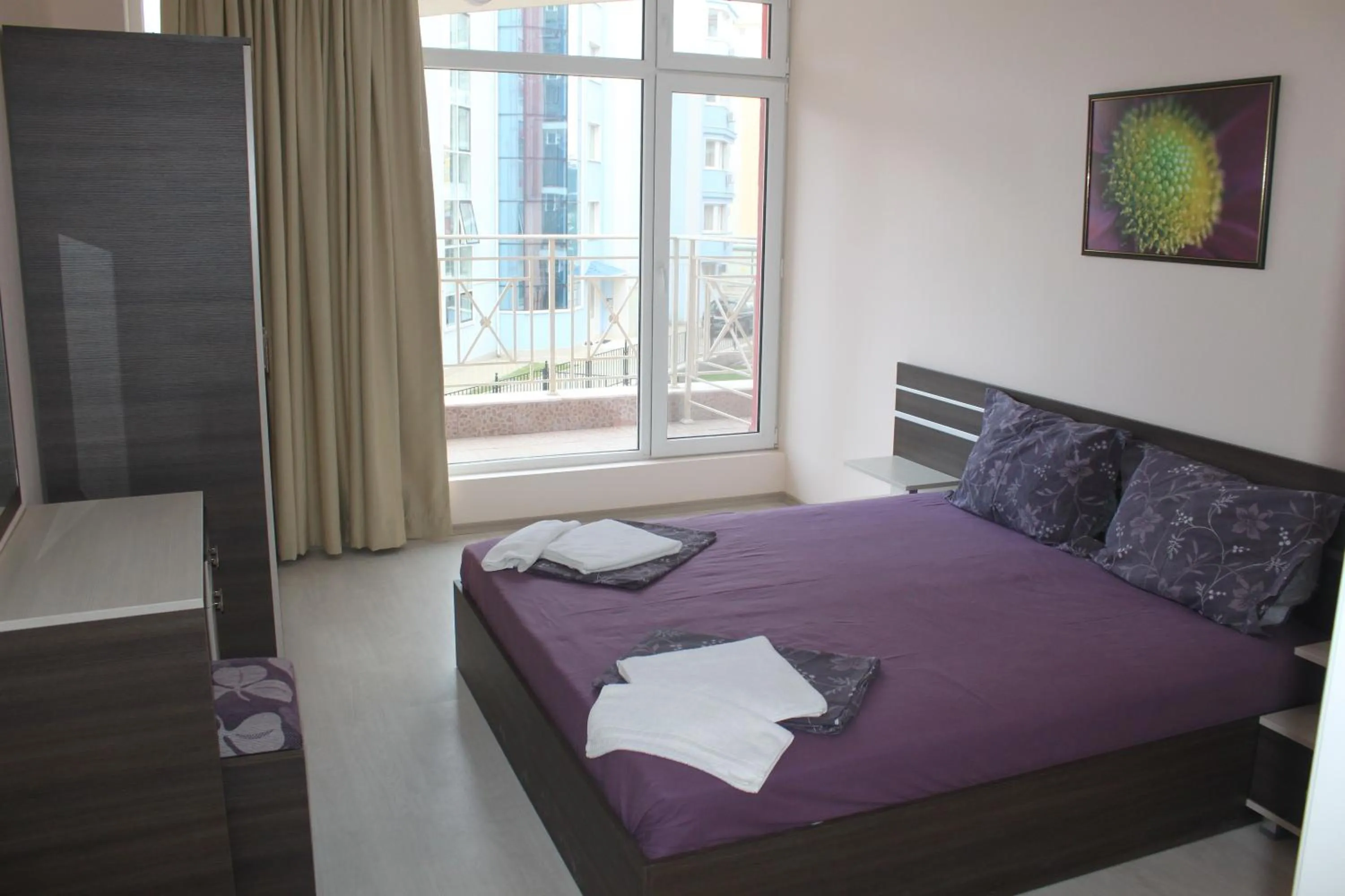 Bed in Rose Garden Omax Apartments