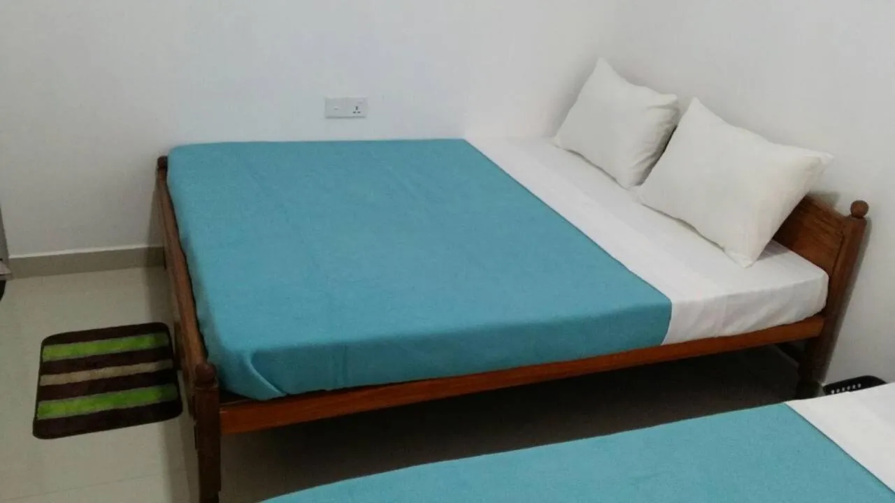 Bed in Tea Breeze Motel