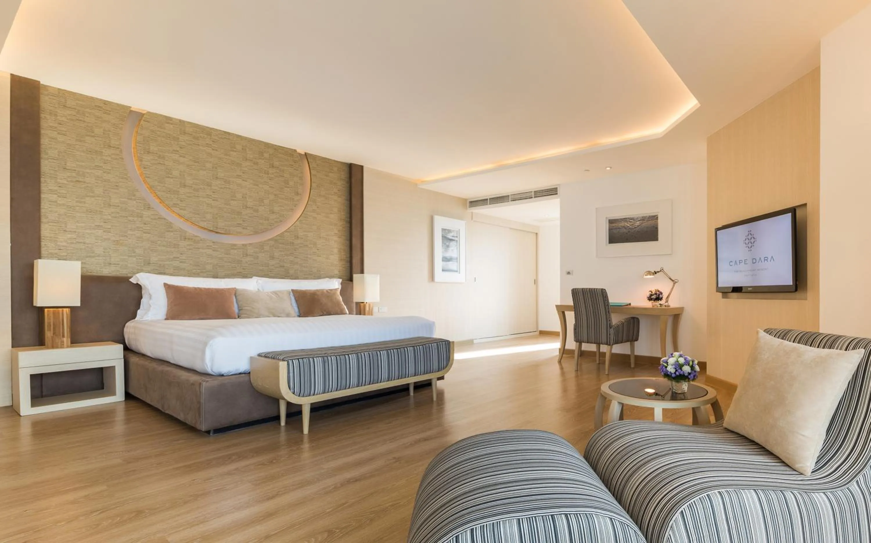 Photo of the whole room, Bed in Cape Dara Resort