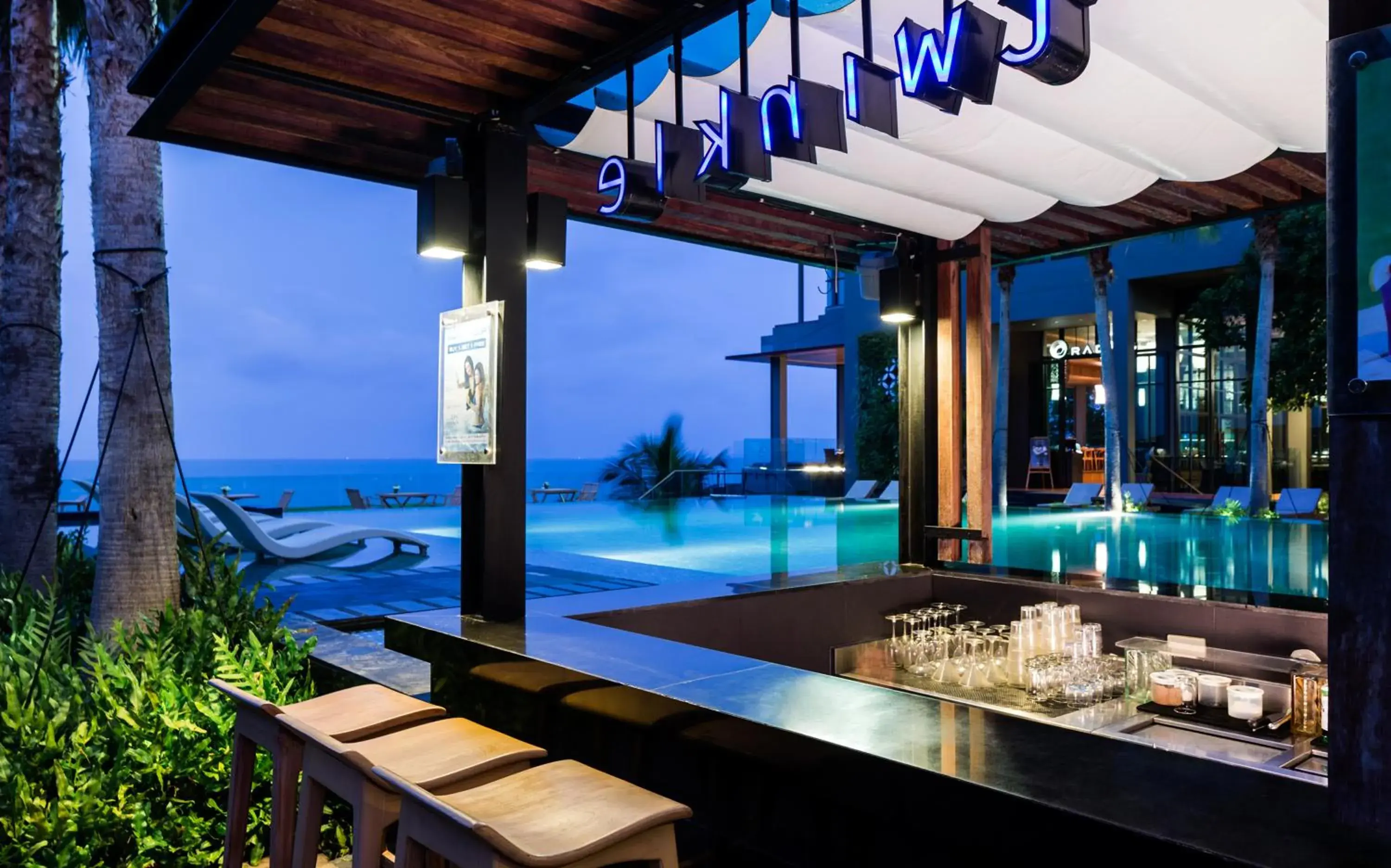 Lounge or bar in Cape Dara Resort - SHA Plus