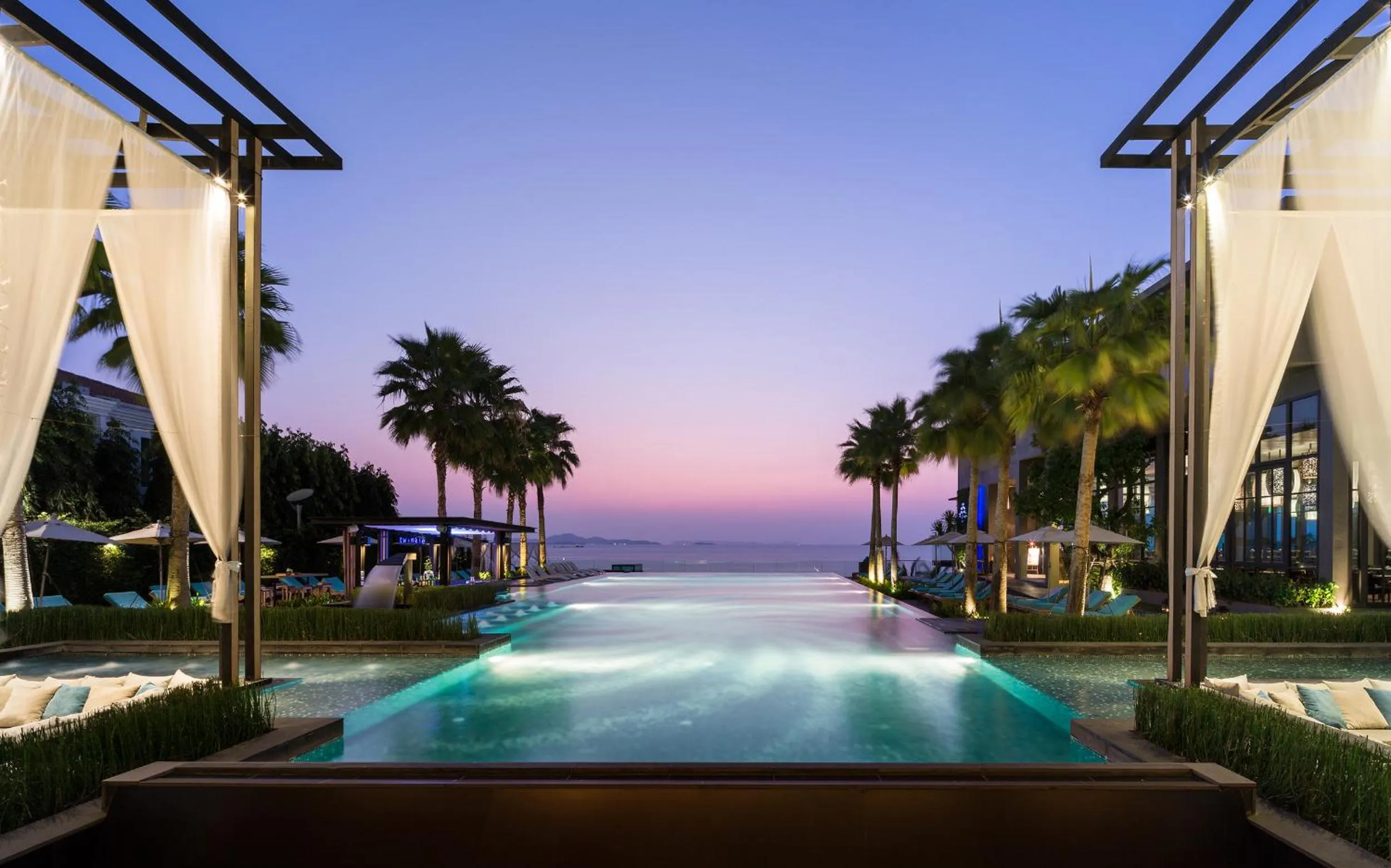 Swimming pool in Cape Dara Resort