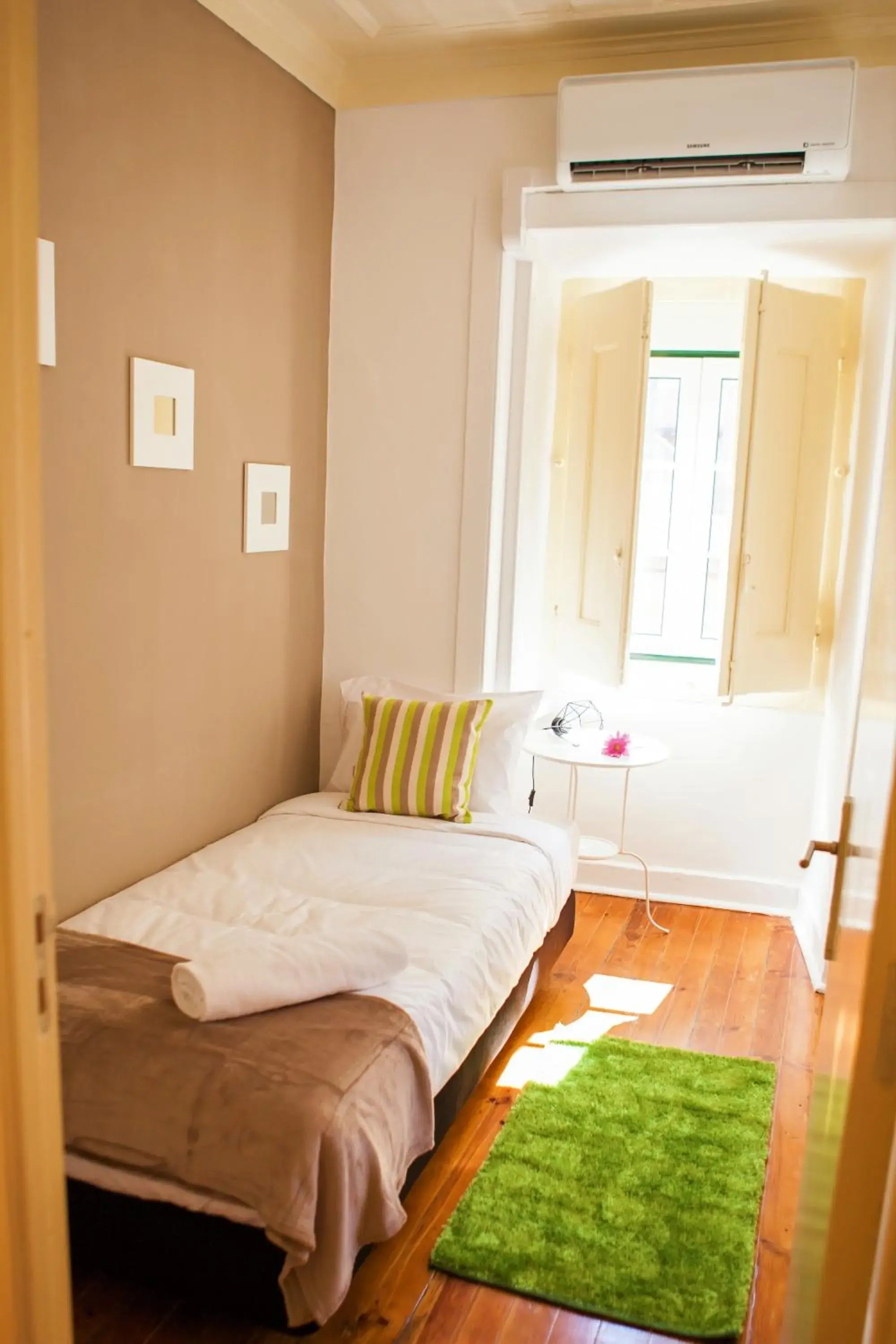 Single Room with Shared Bathroom in Lx Center Chiado Single Room with Shared Bathroom in Lx Center Chiado